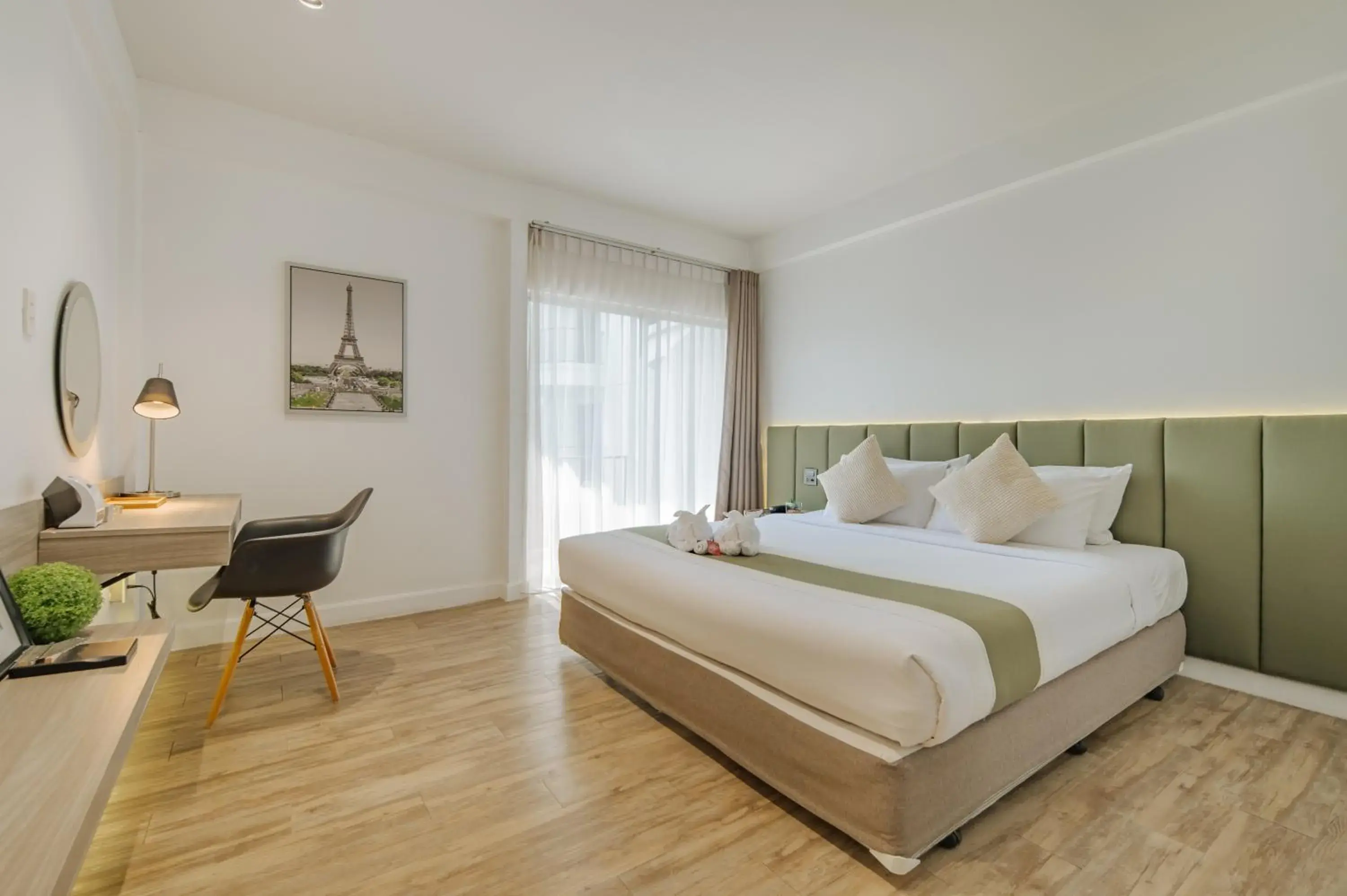 Deluxe Double Room with Balcony in Mittapan Hotel Deluxe Double Room with Balcony in Mittapan Hotel