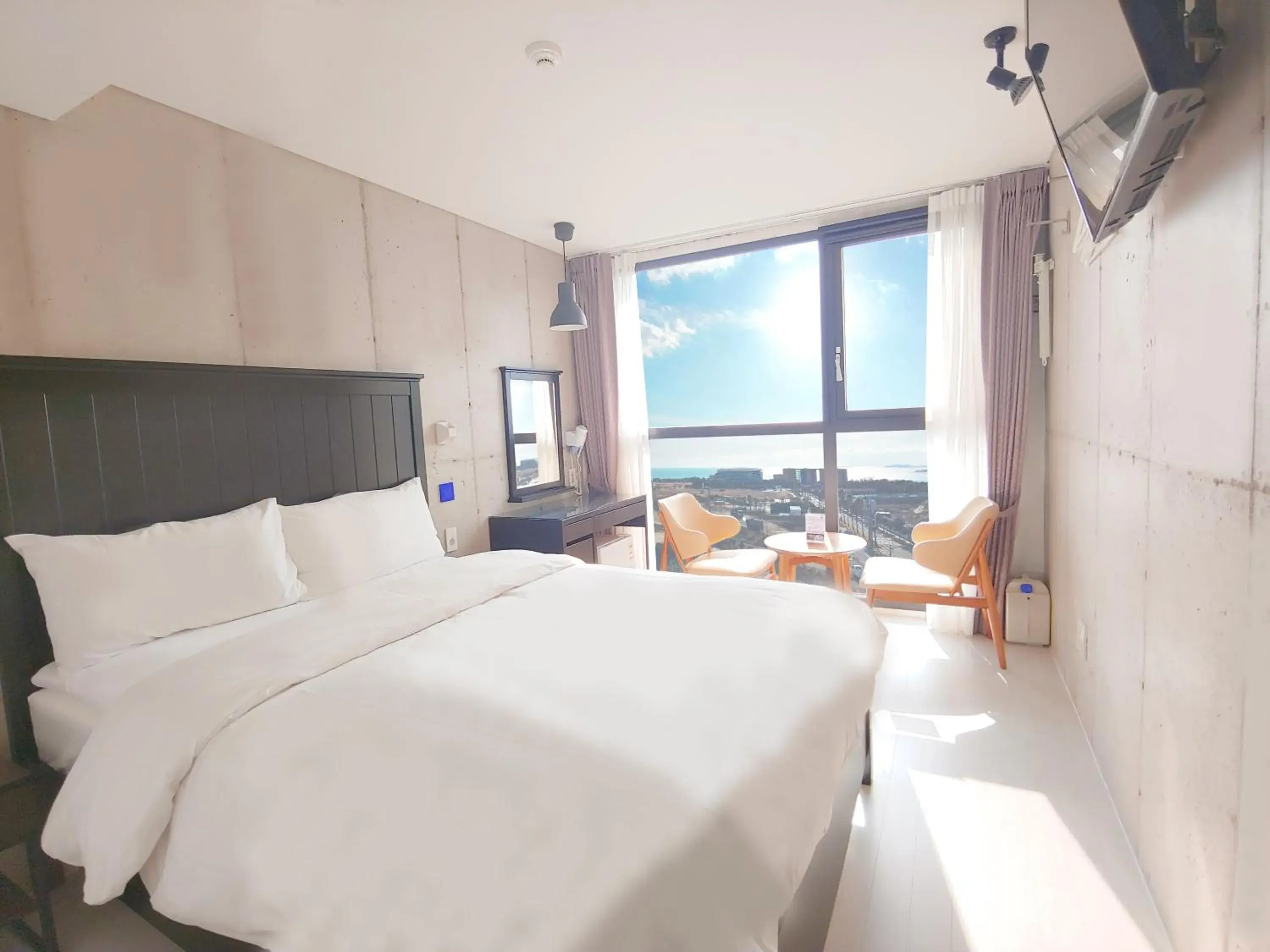 Standard Double Room in Hotel Stay Interview Jeju Standard Double Room in Hotel Stay Interview Jeju