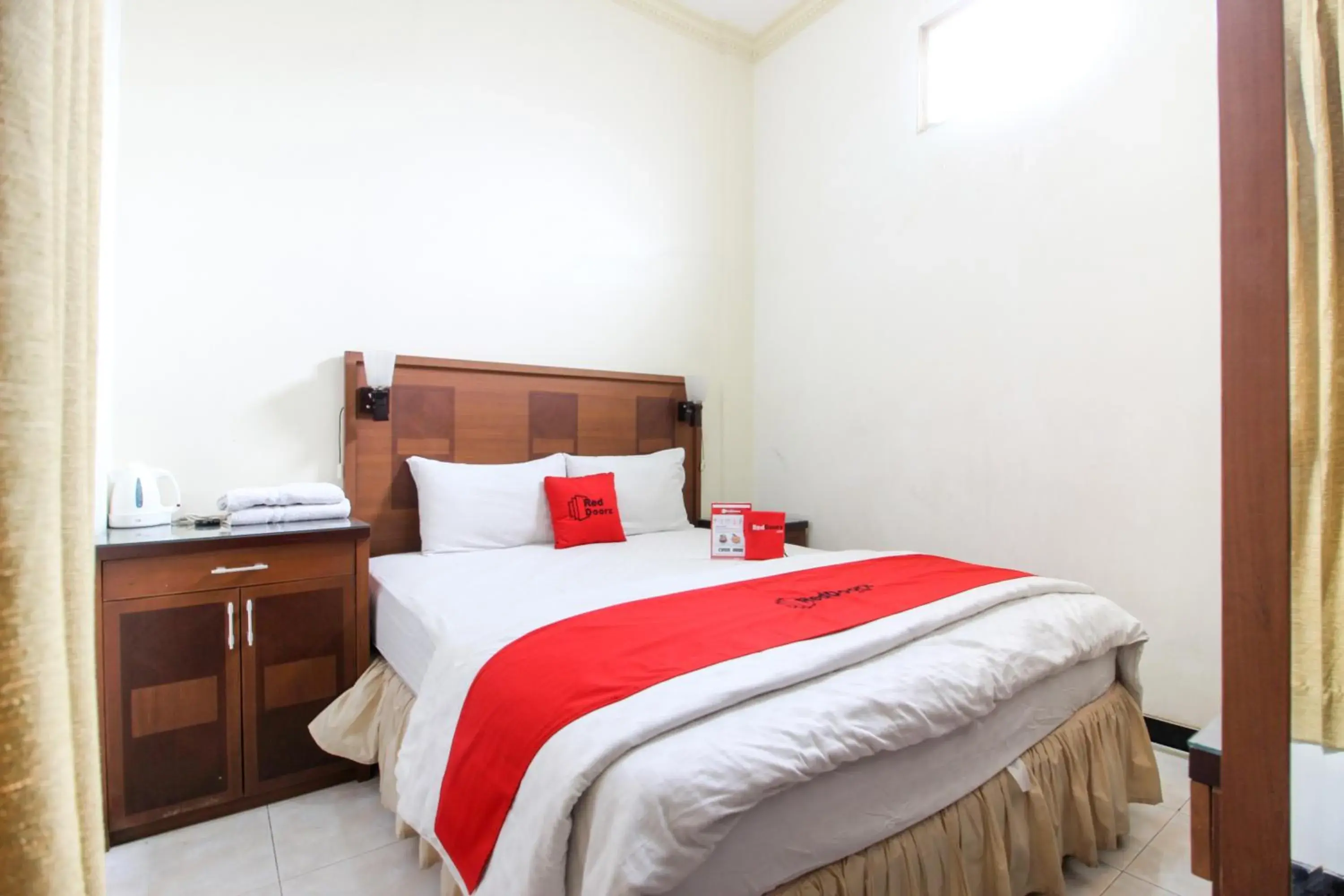 Double Room in RedDoorz plus @ Tegal Panggung Double Room in RedDoorz plus @ Tegal Panggung