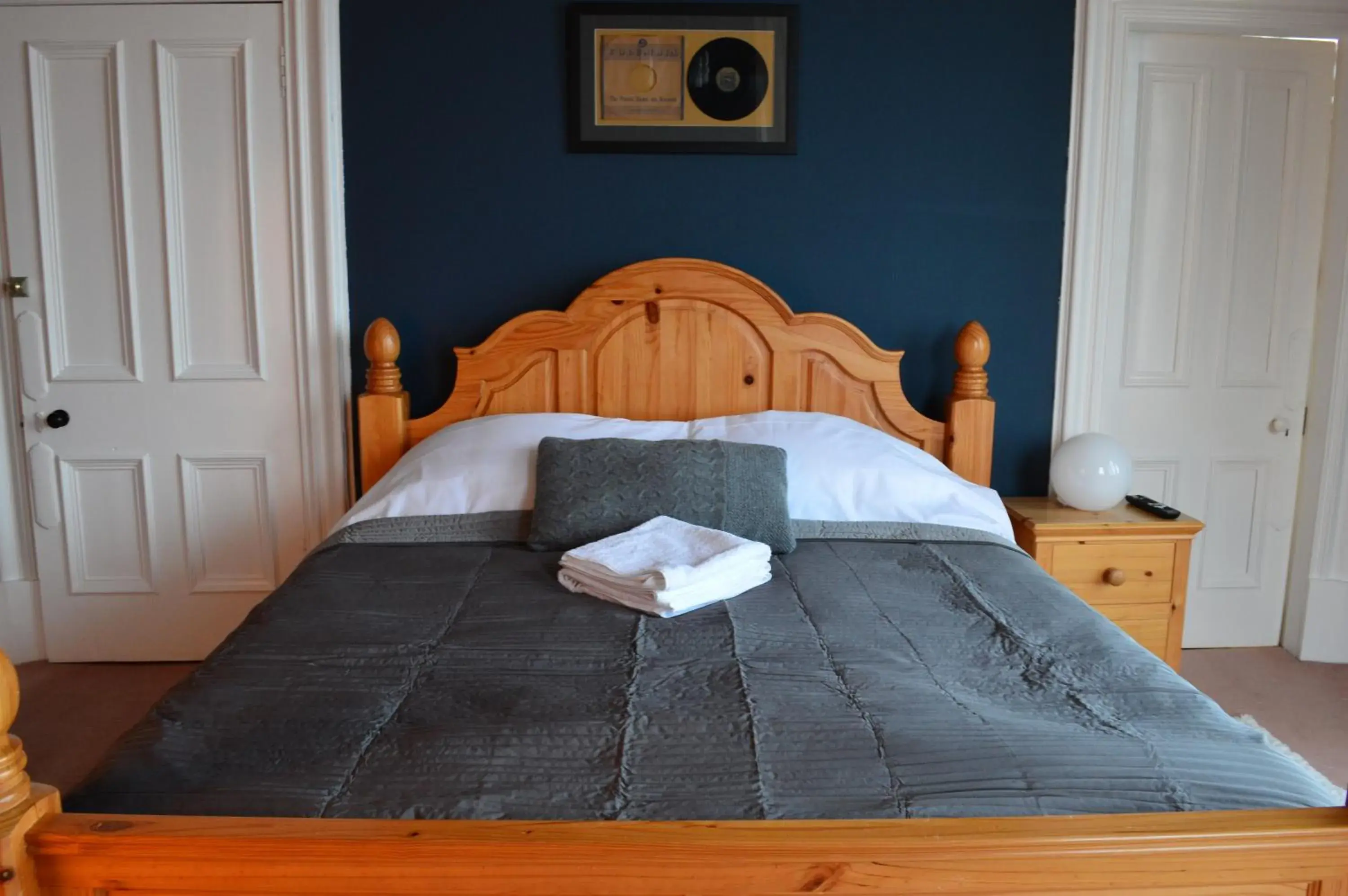 Deluxe Double Room with Sea View - single occupancy in Briar Brae Bed & Breakfast Deluxe Double Room with Sea View - single occupancy in Briar Brae Bed & Breakfast