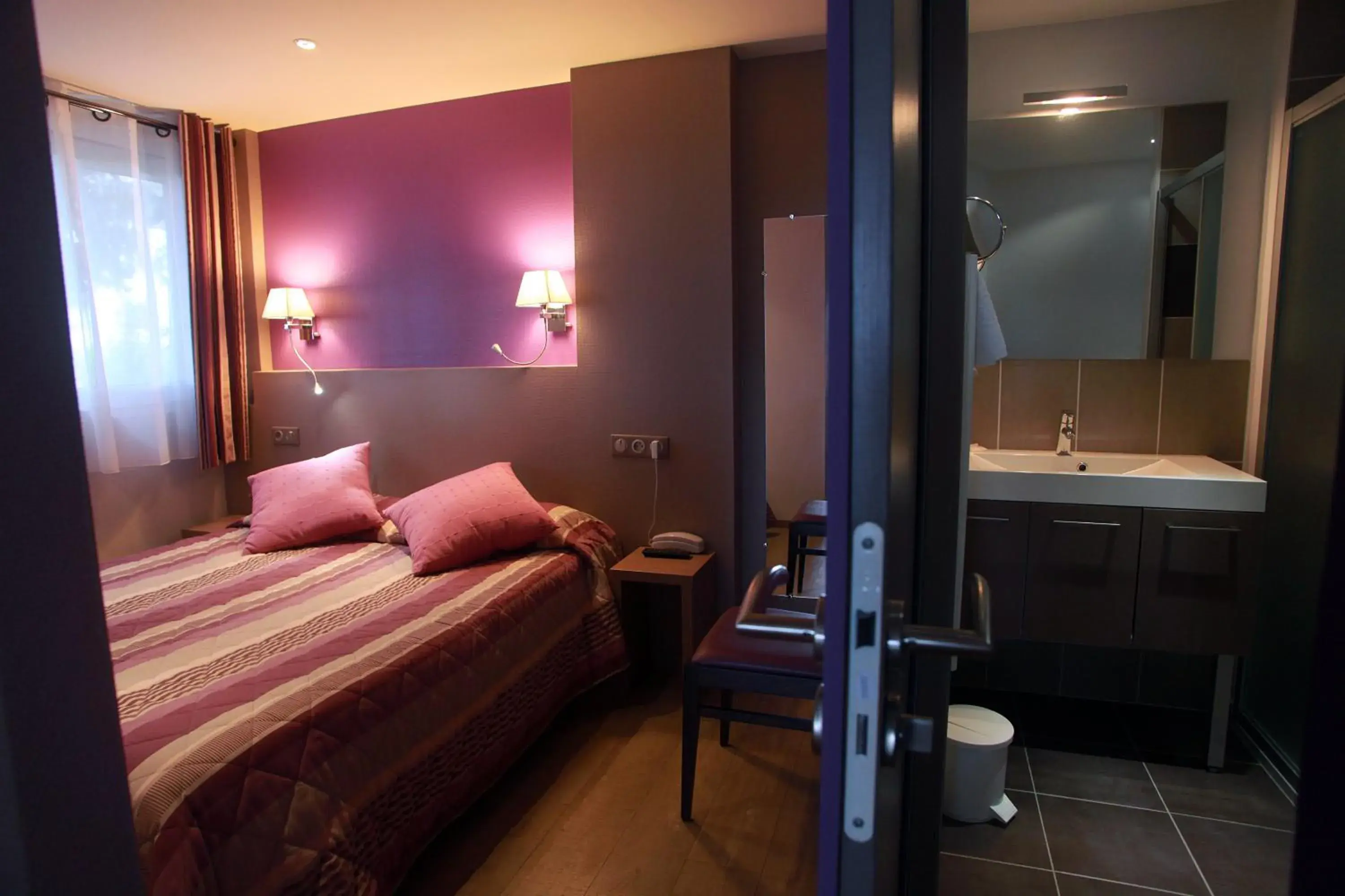 Triple Room in Hôtel restaurant LOGIS HOTELLERIE DE BALAJAN Triple Room in Hôtel restaurant LOGIS HOTELLERIE DE BALAJAN