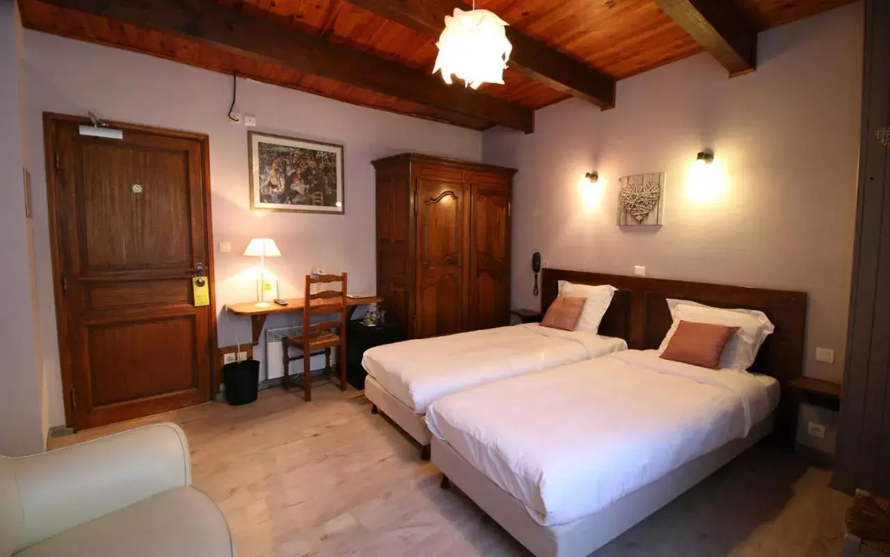 Double or Twin Room with Mountain View in Logis Hôtel-restaurant La Mère Biquette Double or Twin Room with Mountain View in Logis Hôtel-restaurant La Mère Biquette