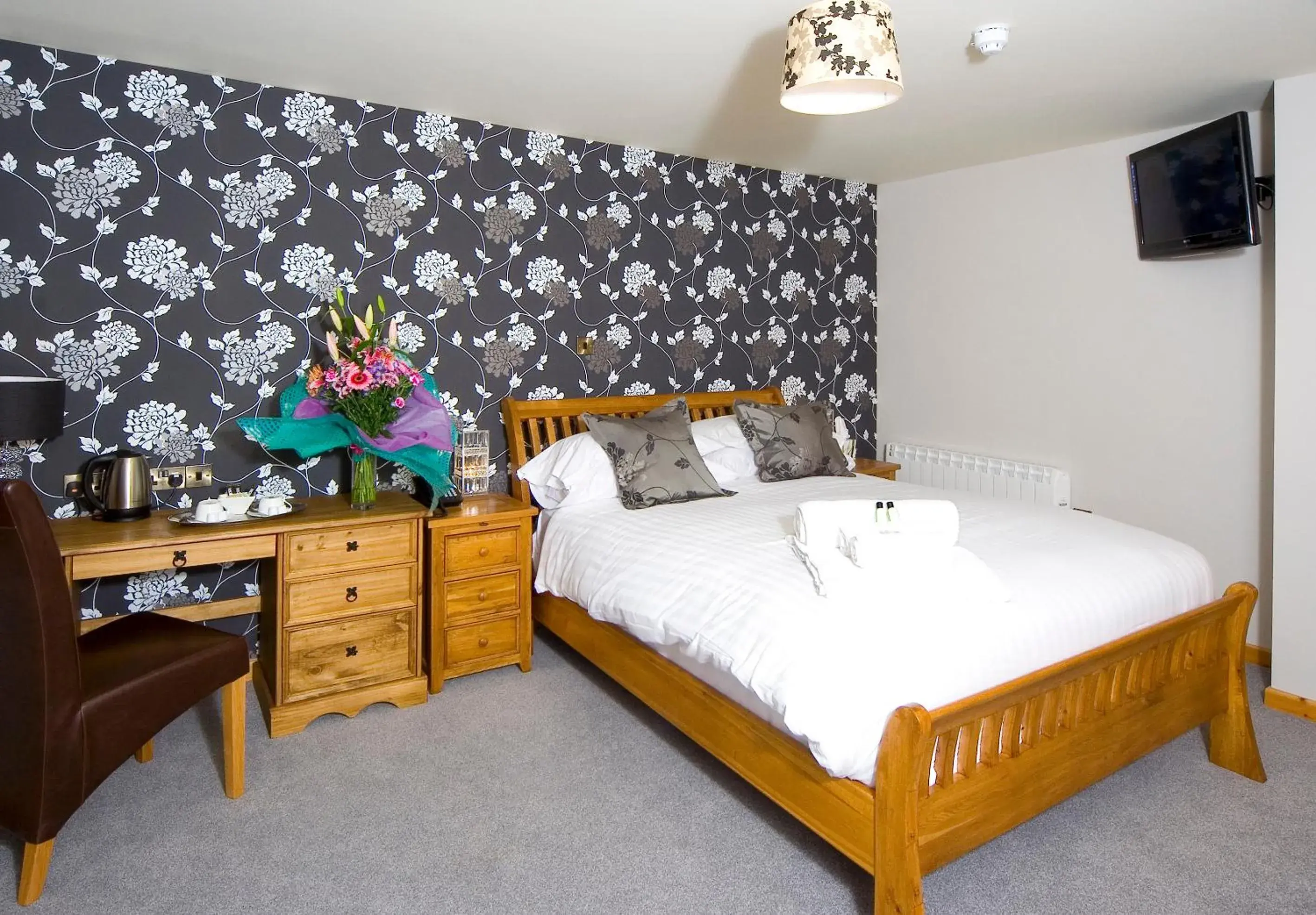 Deluxe Double with River View - single occupancy in The Elephant & Castle Hotel Deluxe Double with River View - single occupancy in The Elephant & Castle Hotel