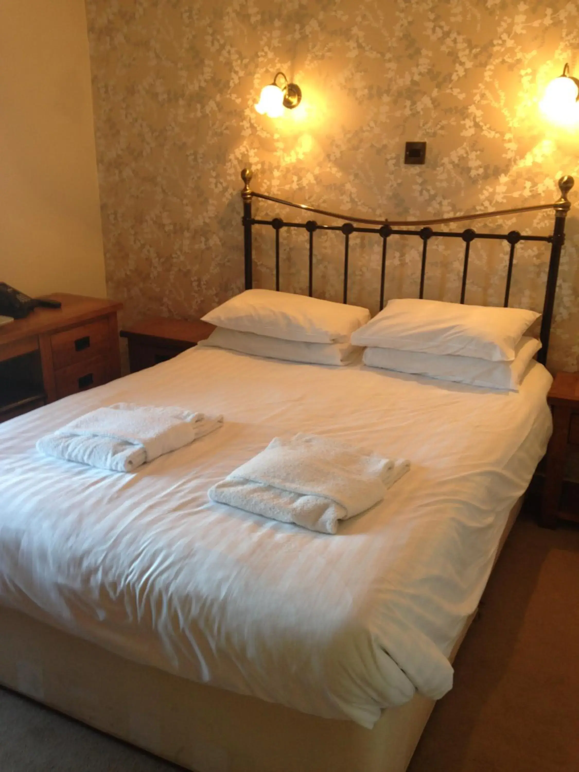 Double Room with Private Bathroom - single occupancy in The Elephant & Castle Hotel Double Room with Private Bathroom - single occupancy in The Elephant & Castle Hotel