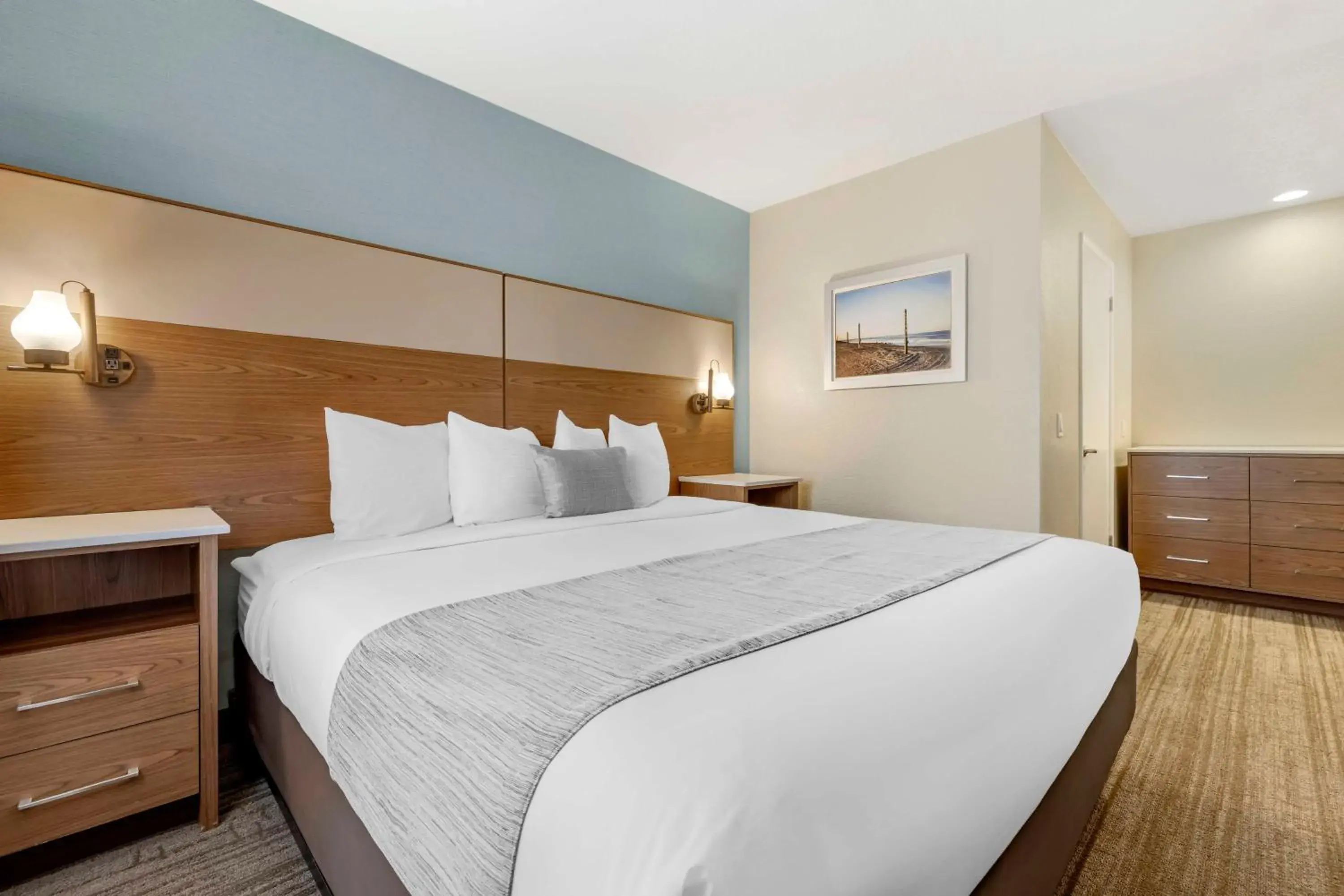 One-Bedroom King Suite with Kitchen - single occupancy in Best Western Carlsbad by the Sea One-Bedroom King Suite with Kitchen - single occupancy in Best Western Carlsbad by the Sea