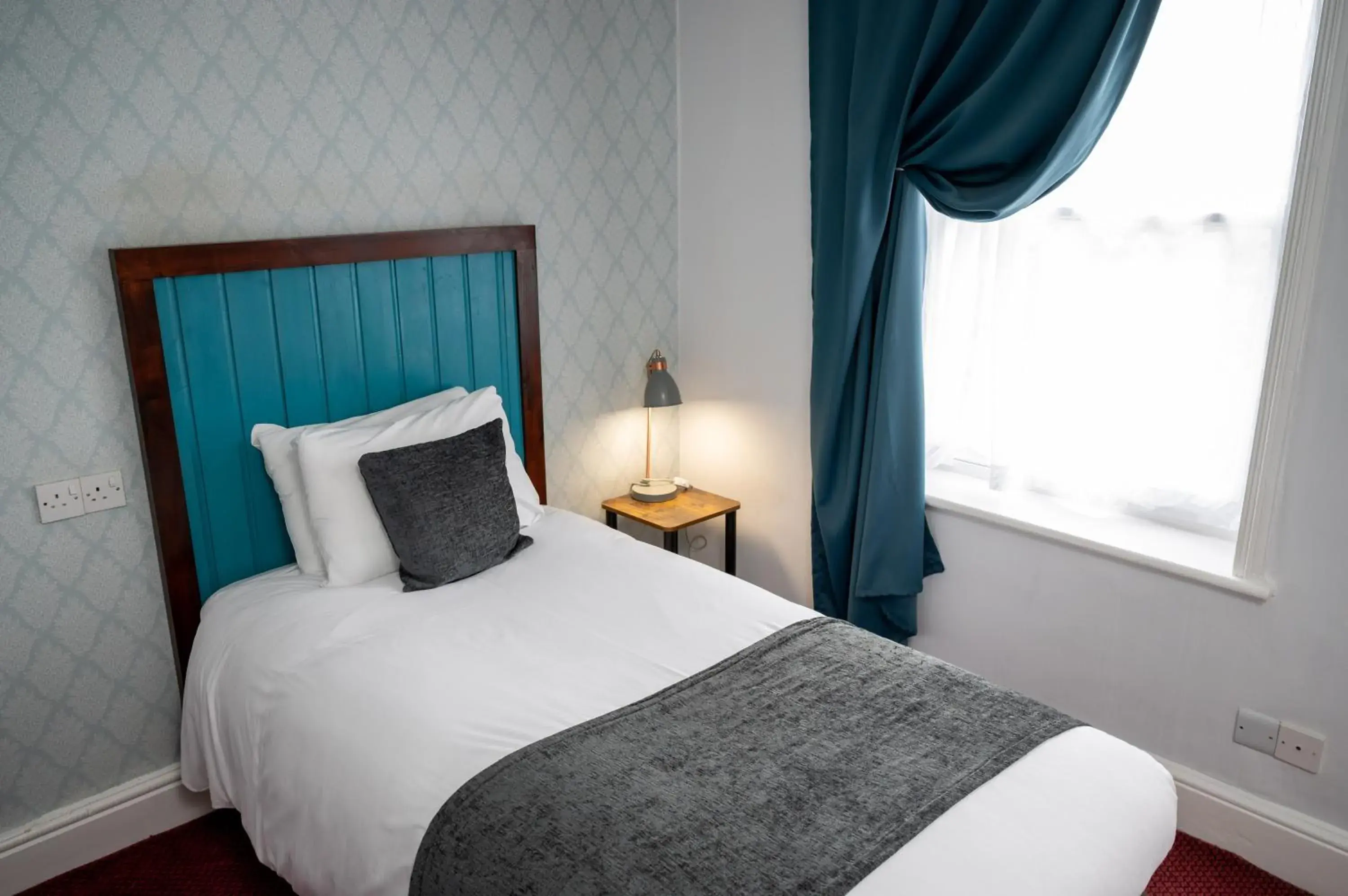 Single Room in Rising Sun Hotel by Greene King Inns Single Room in Rising Sun Hotel by Greene King Inns