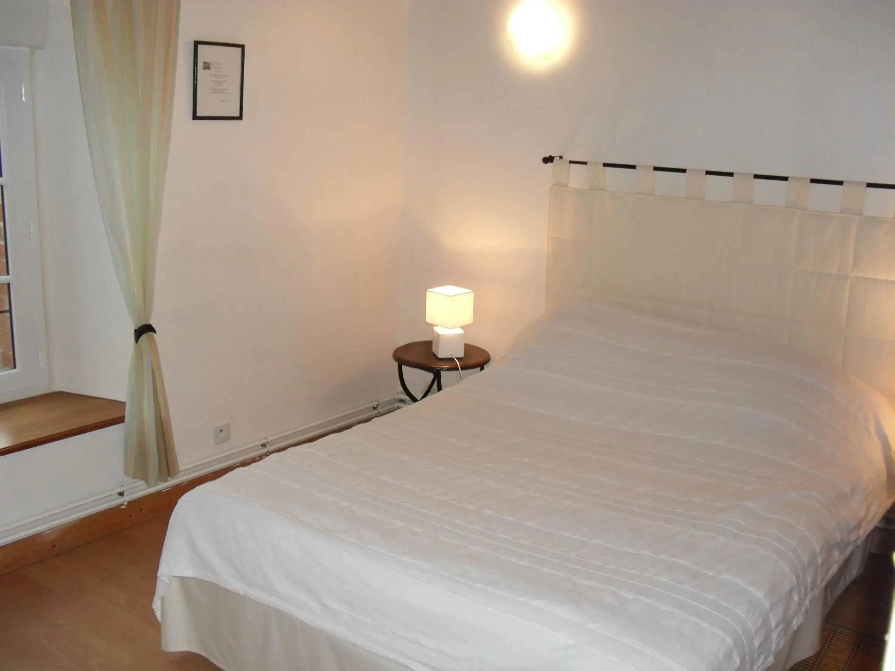 Double Room with Private External Bathroom - single occupancy in Chambres d'hôtes Au Hameau Double Room with Private External Bathroom - single occupancy in Chambres d'hôtes Au Hameau