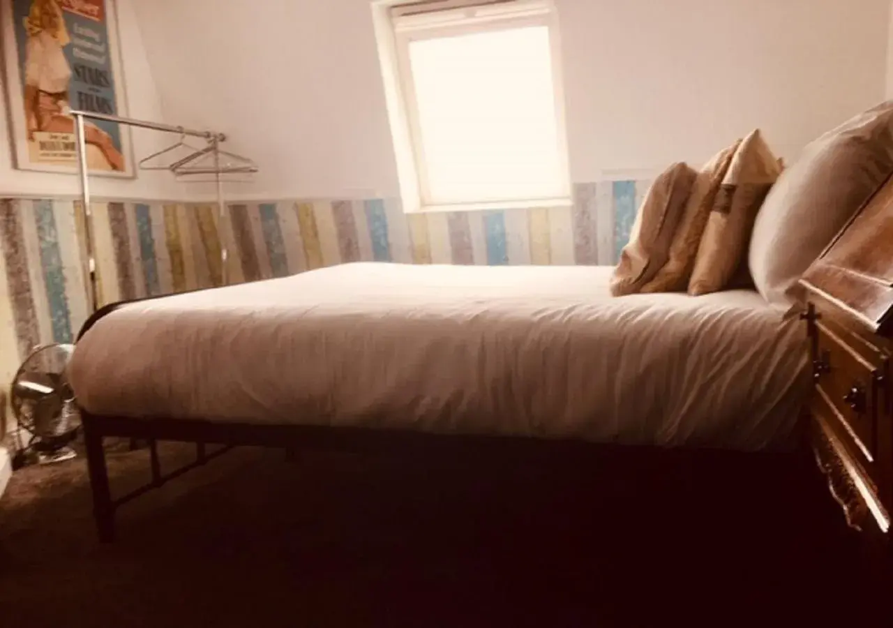 Compact Double Room in Hudsons Compact Double Room in Hudsons