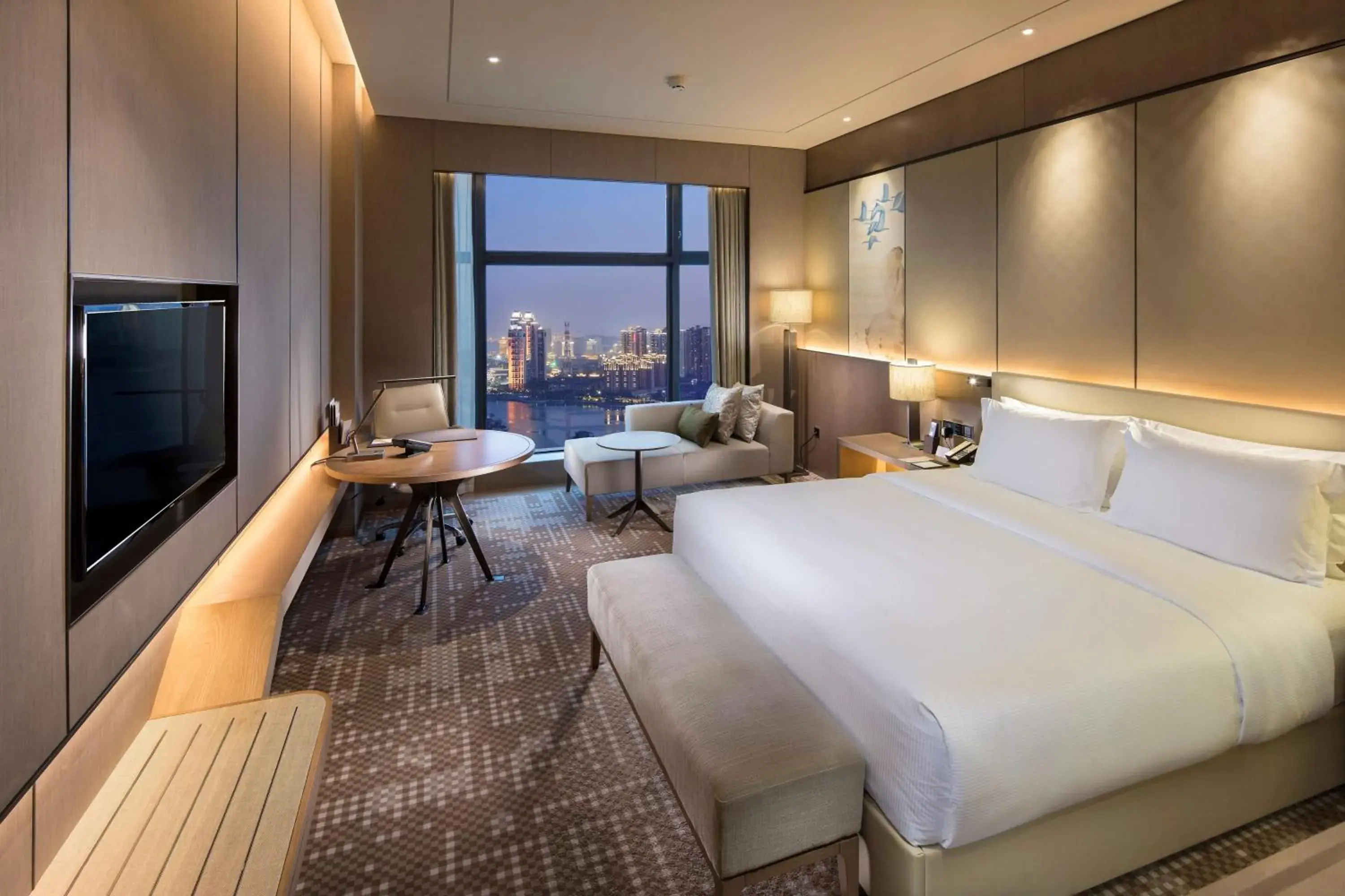 Deluxe King Room with Bay View in DoubleTree By Hilton Xiamen-Haicang Deluxe King Room with Bay View in DoubleTree By Hilton Xiamen-Haicang