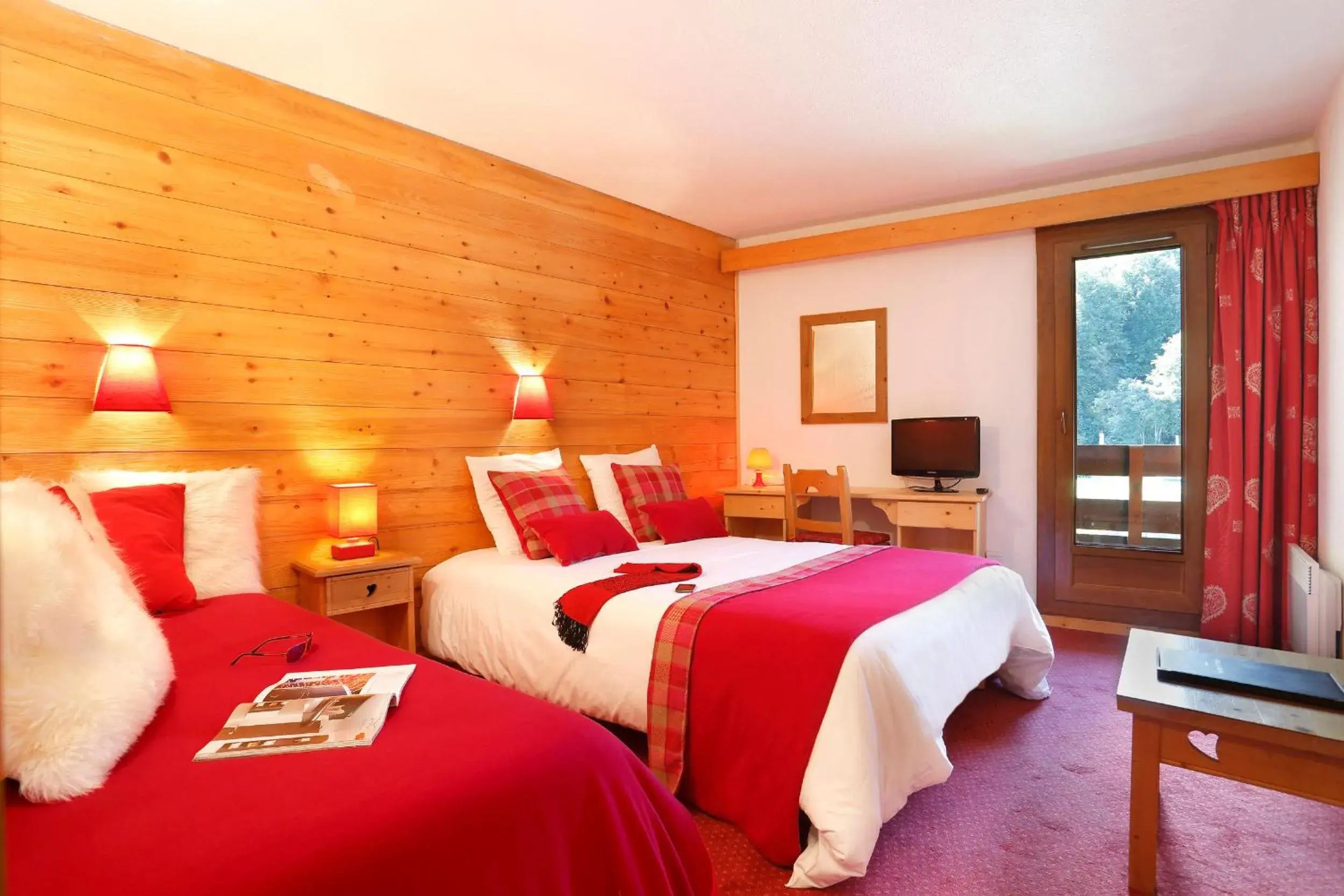 Triple Room with Balcony in Hôtel du Bourg Triple Room with Balcony in Hôtel du Bourg