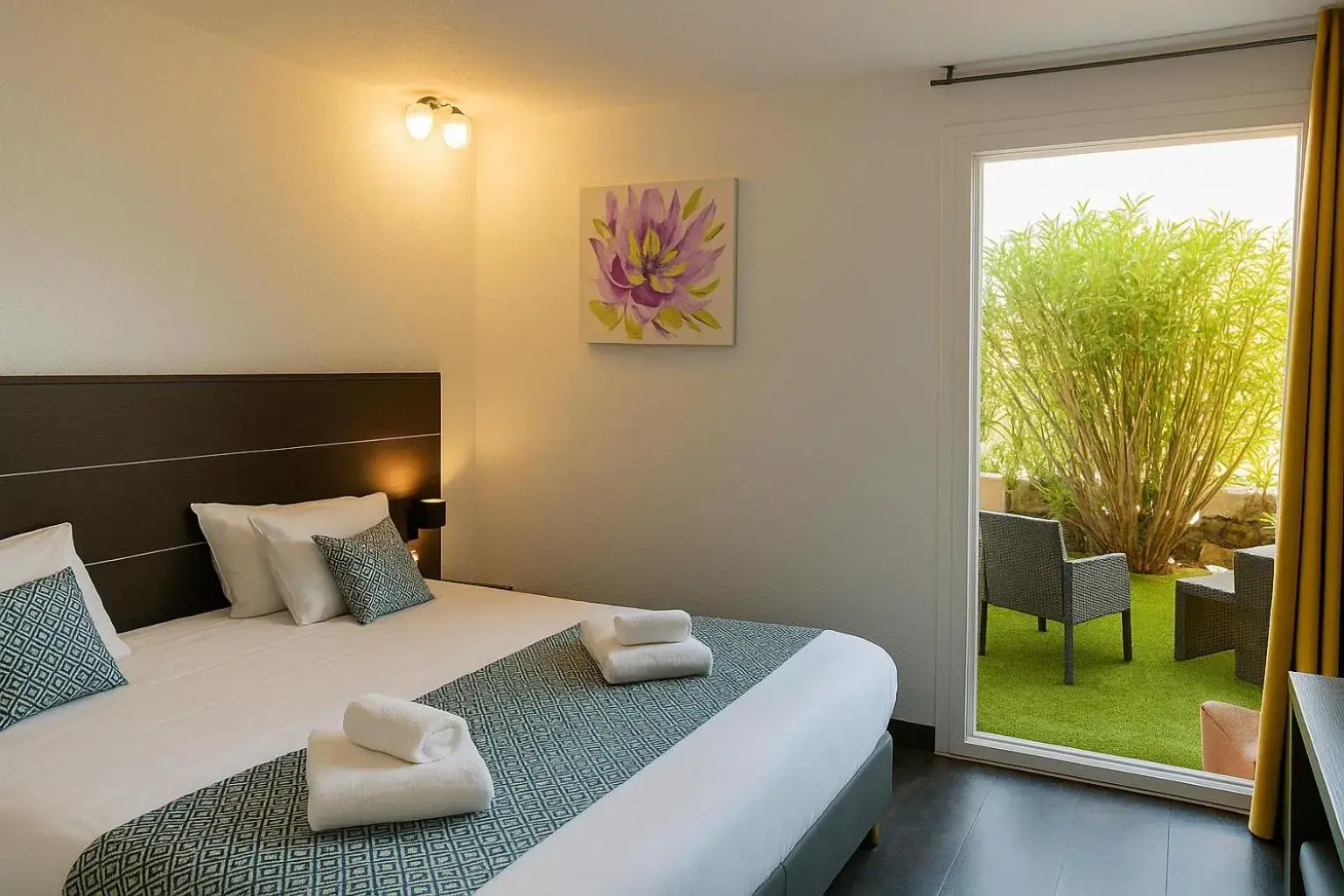 Classic Double Room with balcony and heated swimming pool access in Hotel & Spa Gil de France Cap d'Agde Classic Double Room with balcony and heated swimming pool access in Hotel & Spa Gil de France Cap d'Agde