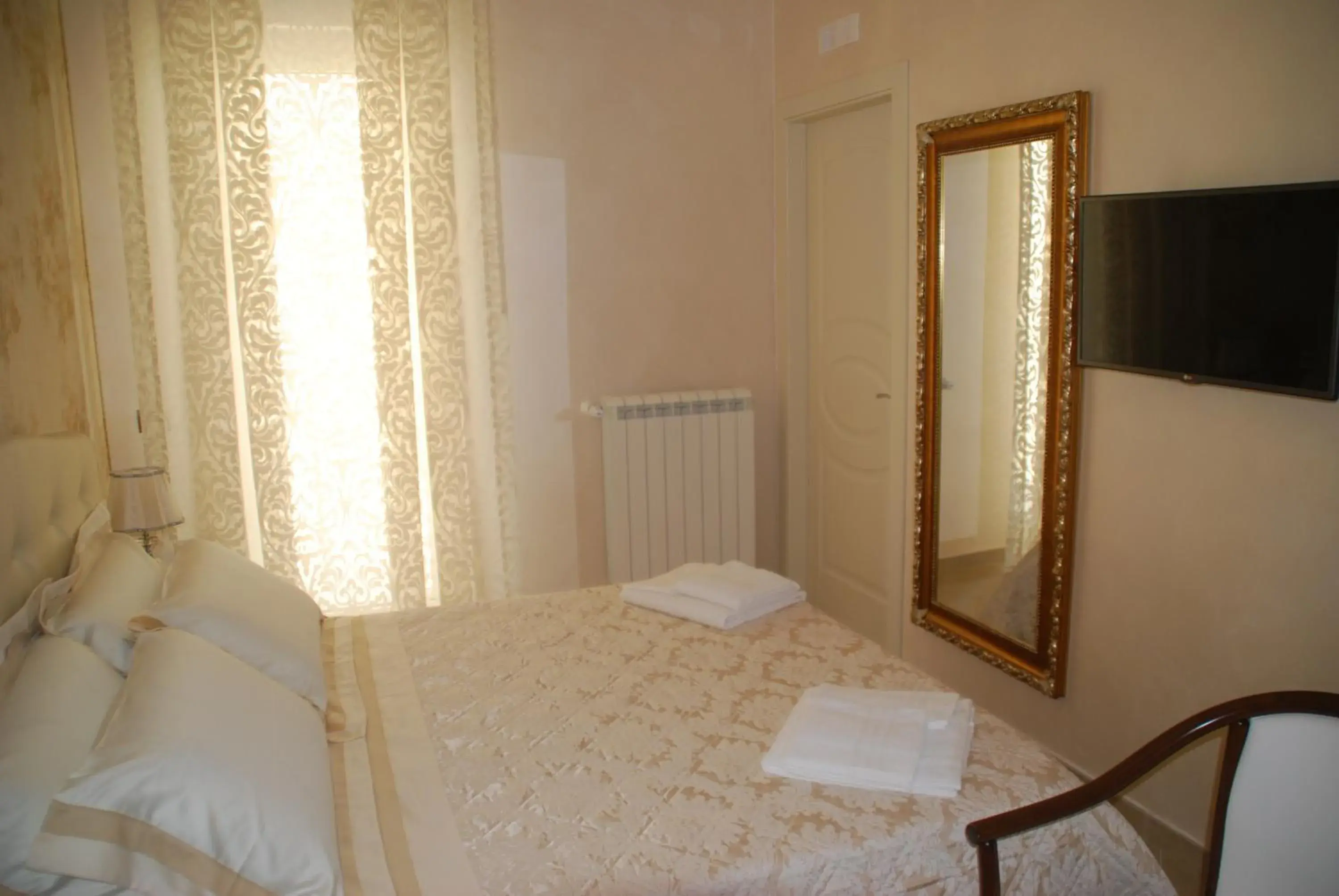 Deluxe Double Room with Balcony in Daphnae House Deluxe Double Room with Balcony in Daphnae House