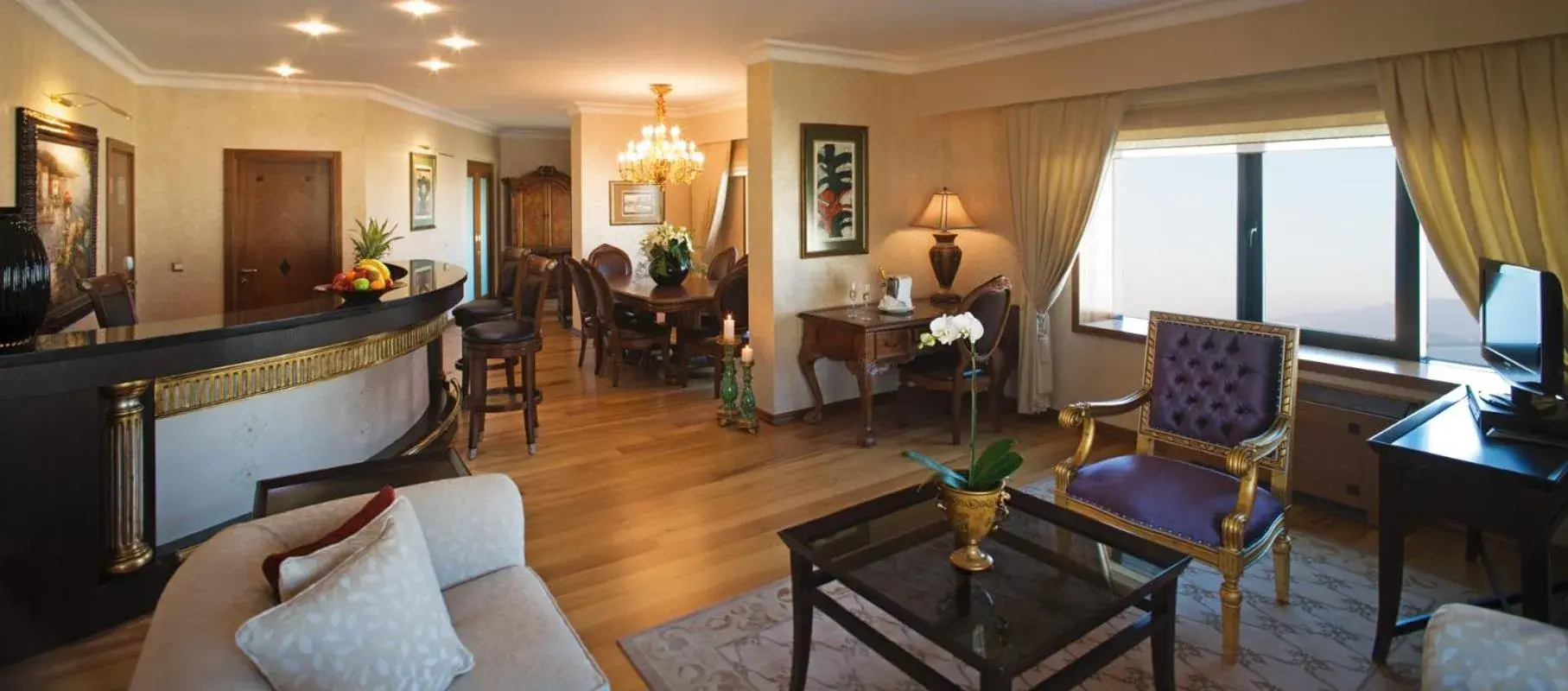 King Suite with Sea View in Mövenpick Hotel Izmir King Suite with Sea View in Mövenpick Hotel Izmir