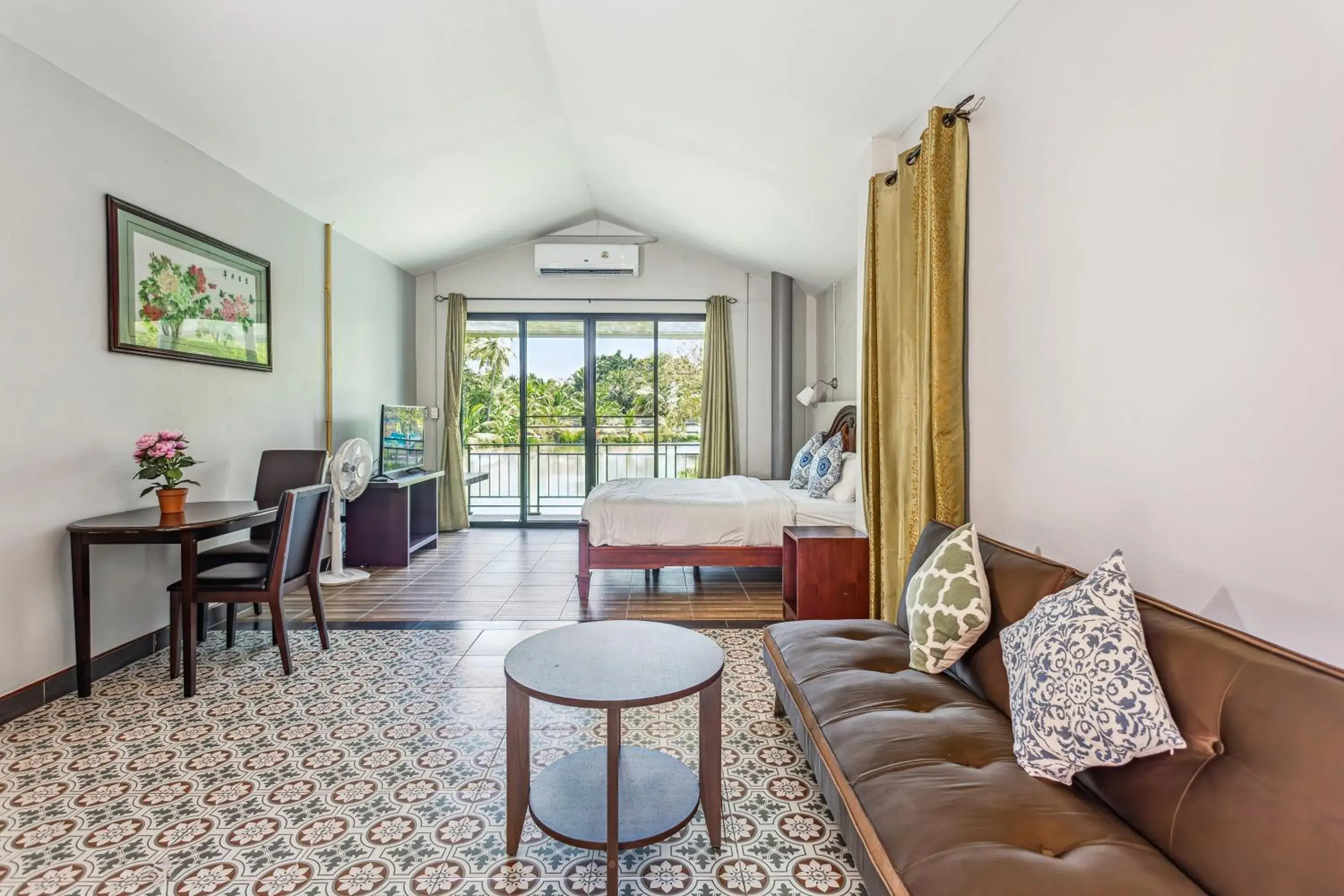 Deluxe King Room in Busaya Resort & Cuisine Deluxe King Room in Busaya Resort & Cuisine