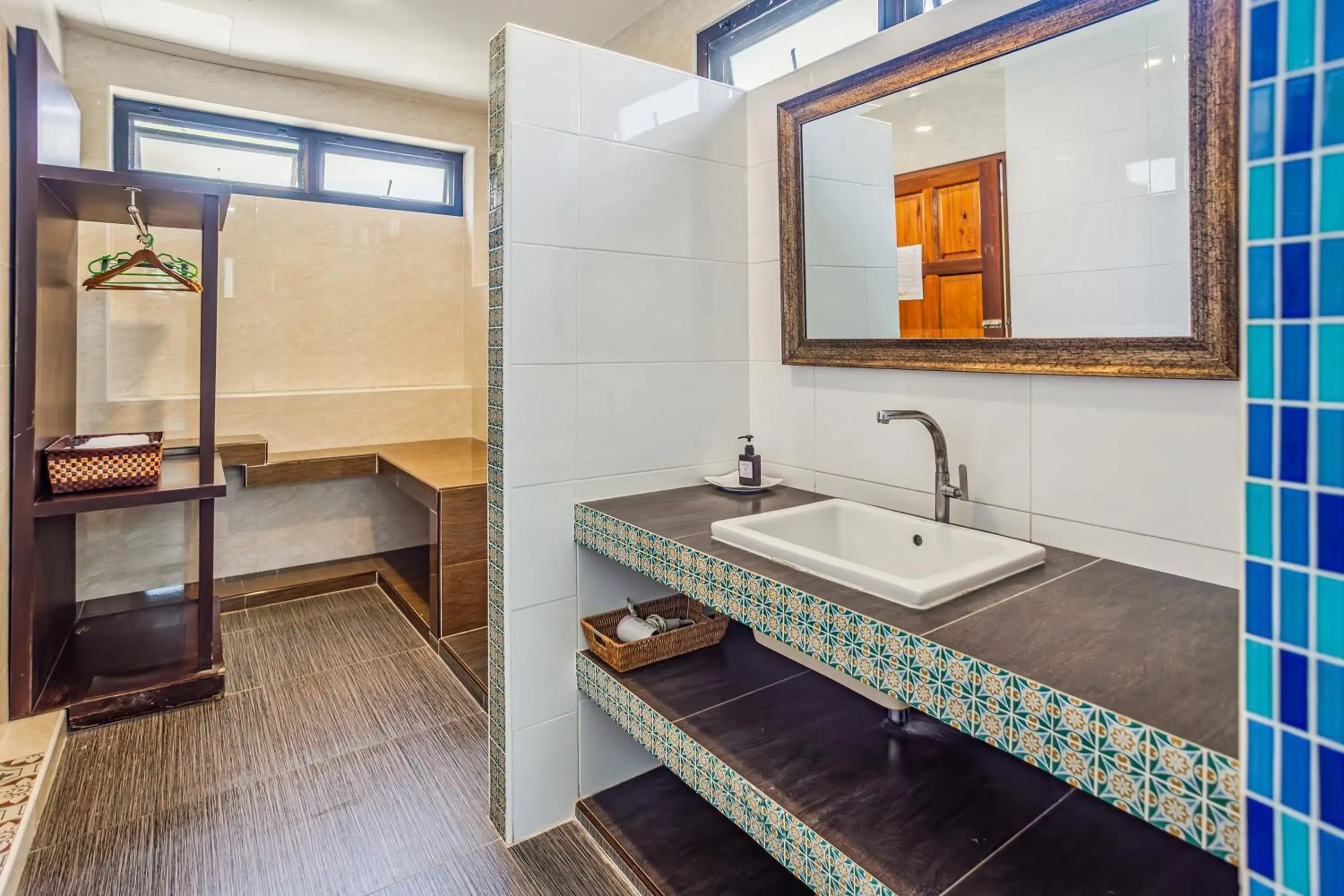 Deluxe Triple Room in Busaya Resort & Cuisine Deluxe Triple Room in Busaya Resort & Cuisine