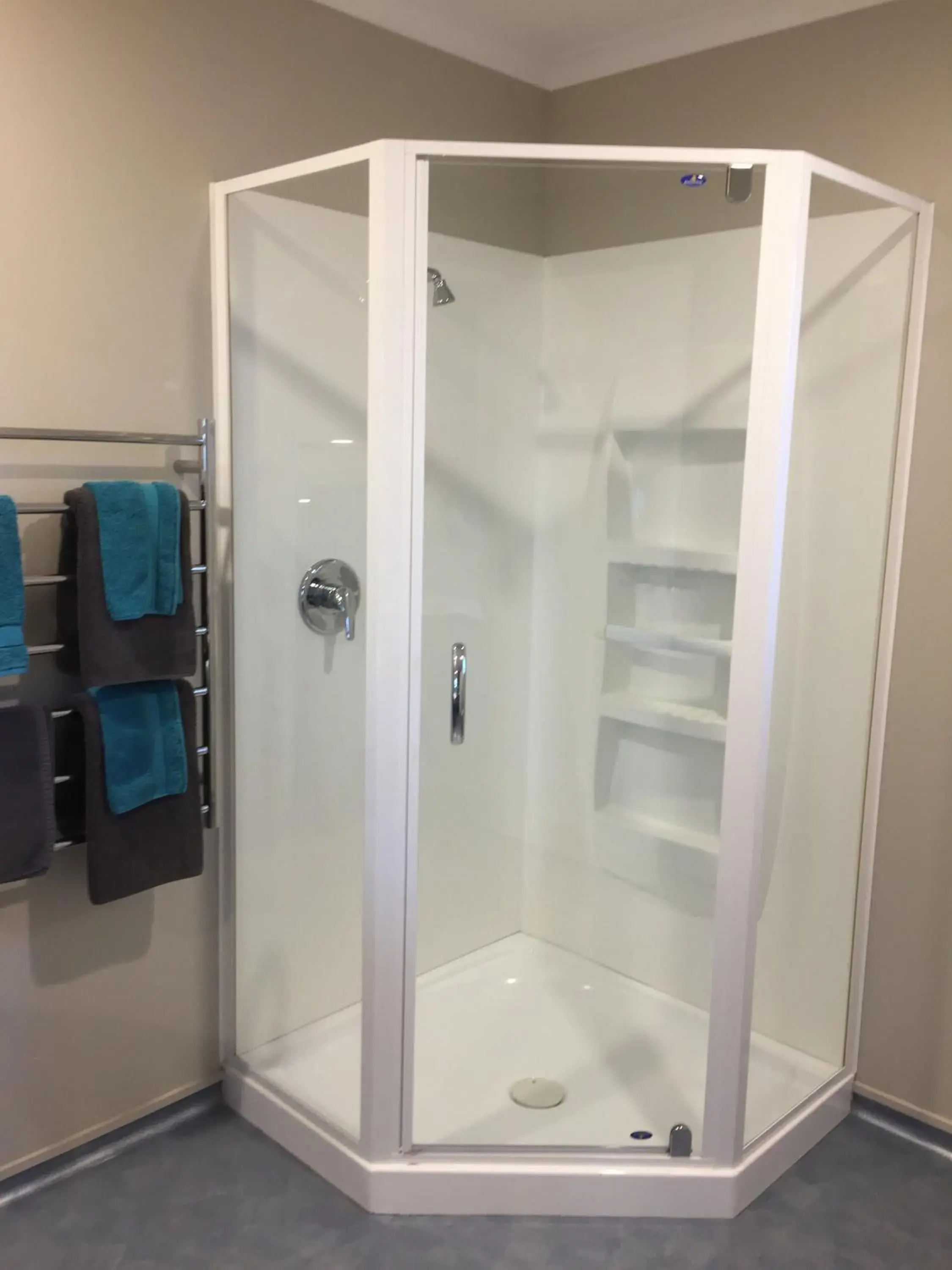 Studio with Balcony in Bay City Motor Lodge Studio with Balcony in Bay City Motor Lodge