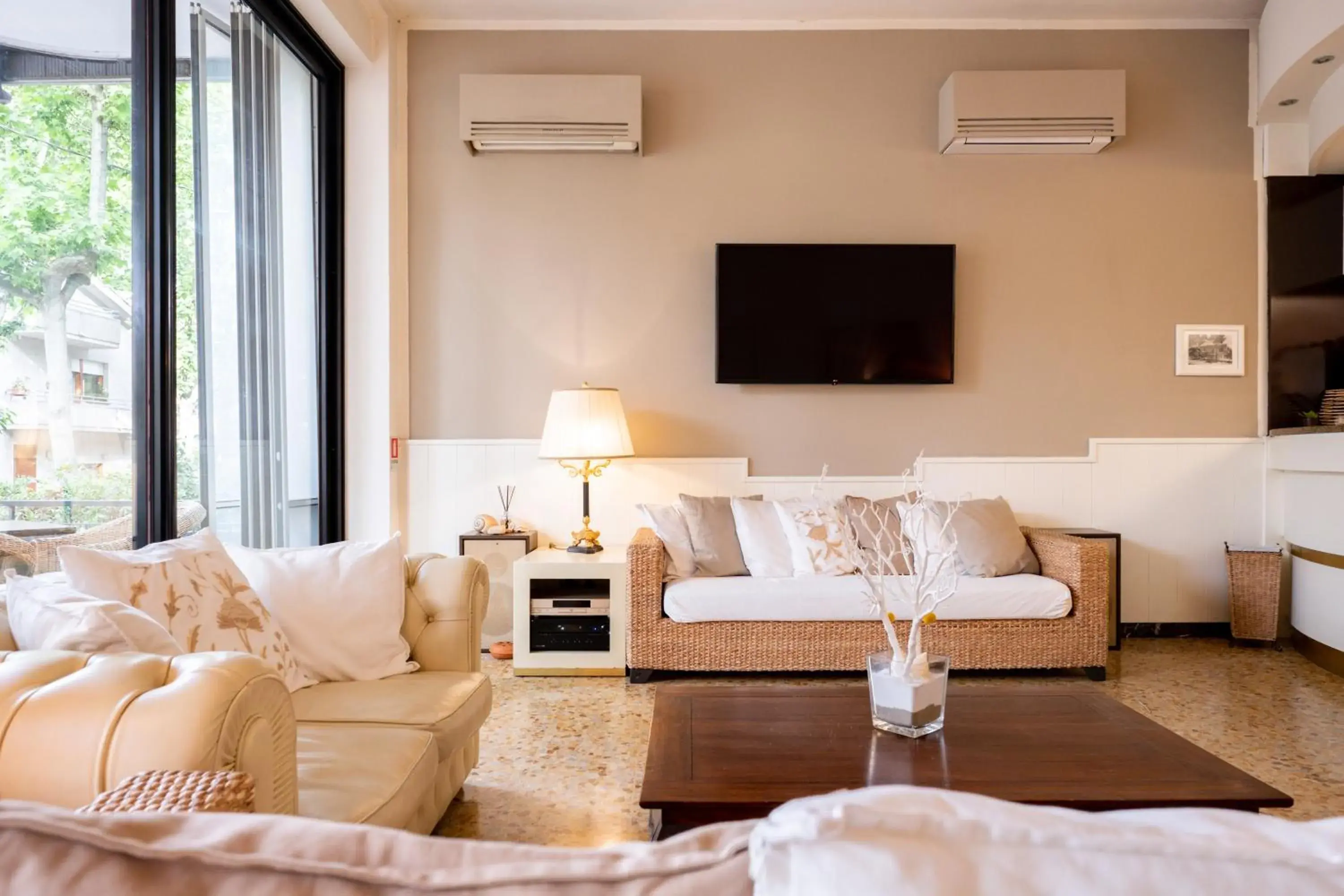 De La Ville Hotel De La Ville Hotel