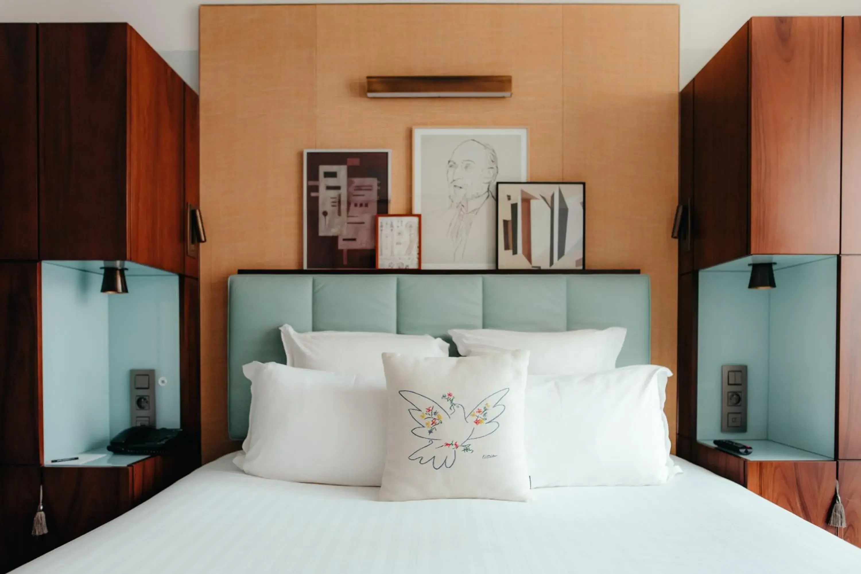 Standard Double Room with Pool access in Hotel Eiffel Blomet Standard Double Room with Pool access in Hotel Eiffel Blomet