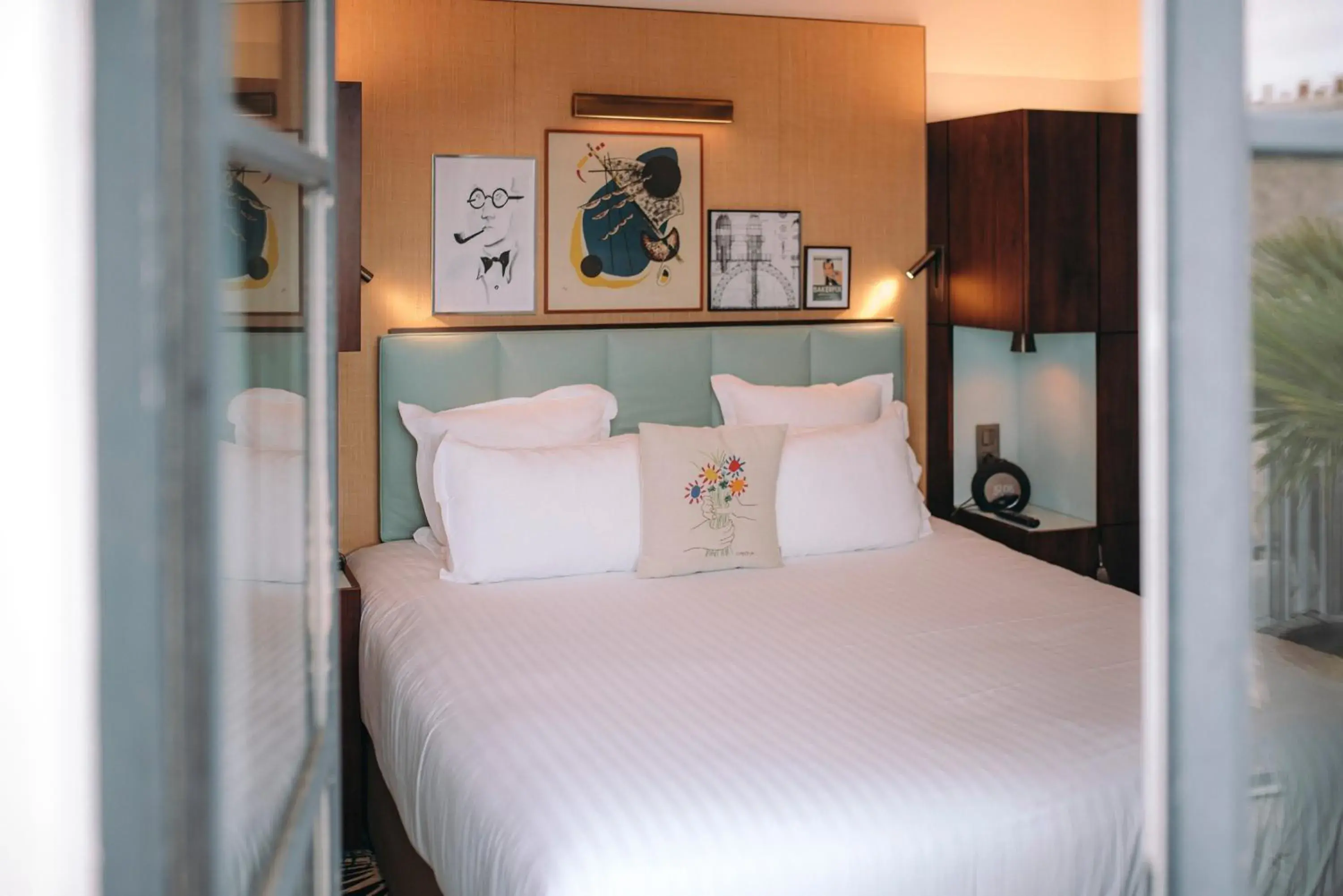 Suite Terrace with pool access in Hotel Eiffel Blomet Suite Terrace with pool access in Hotel Eiffel Blomet