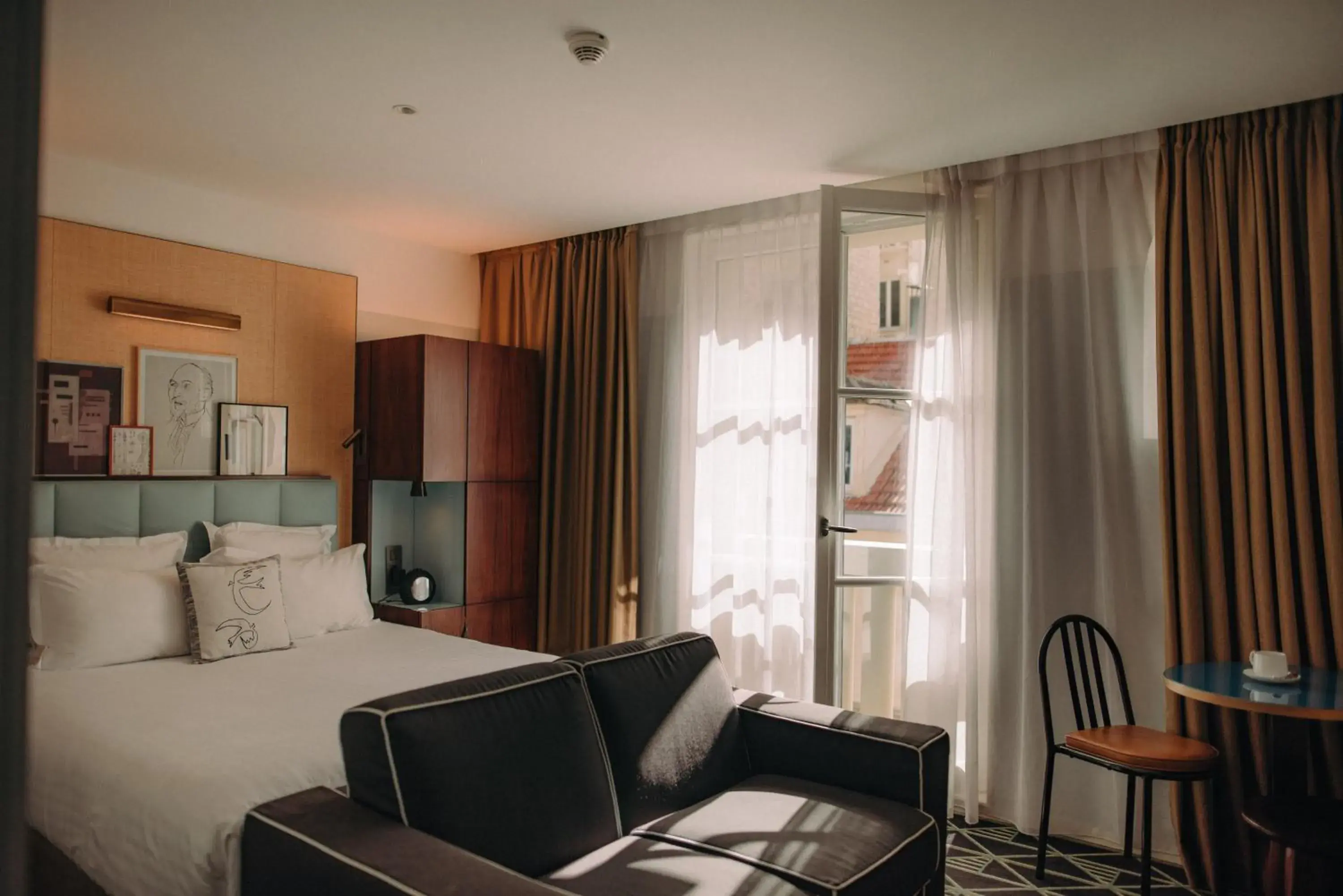 Deluxe Double Room with Pool Access in Hotel Eiffel Blomet Deluxe Double Room with Pool Access in Hotel Eiffel Blomet