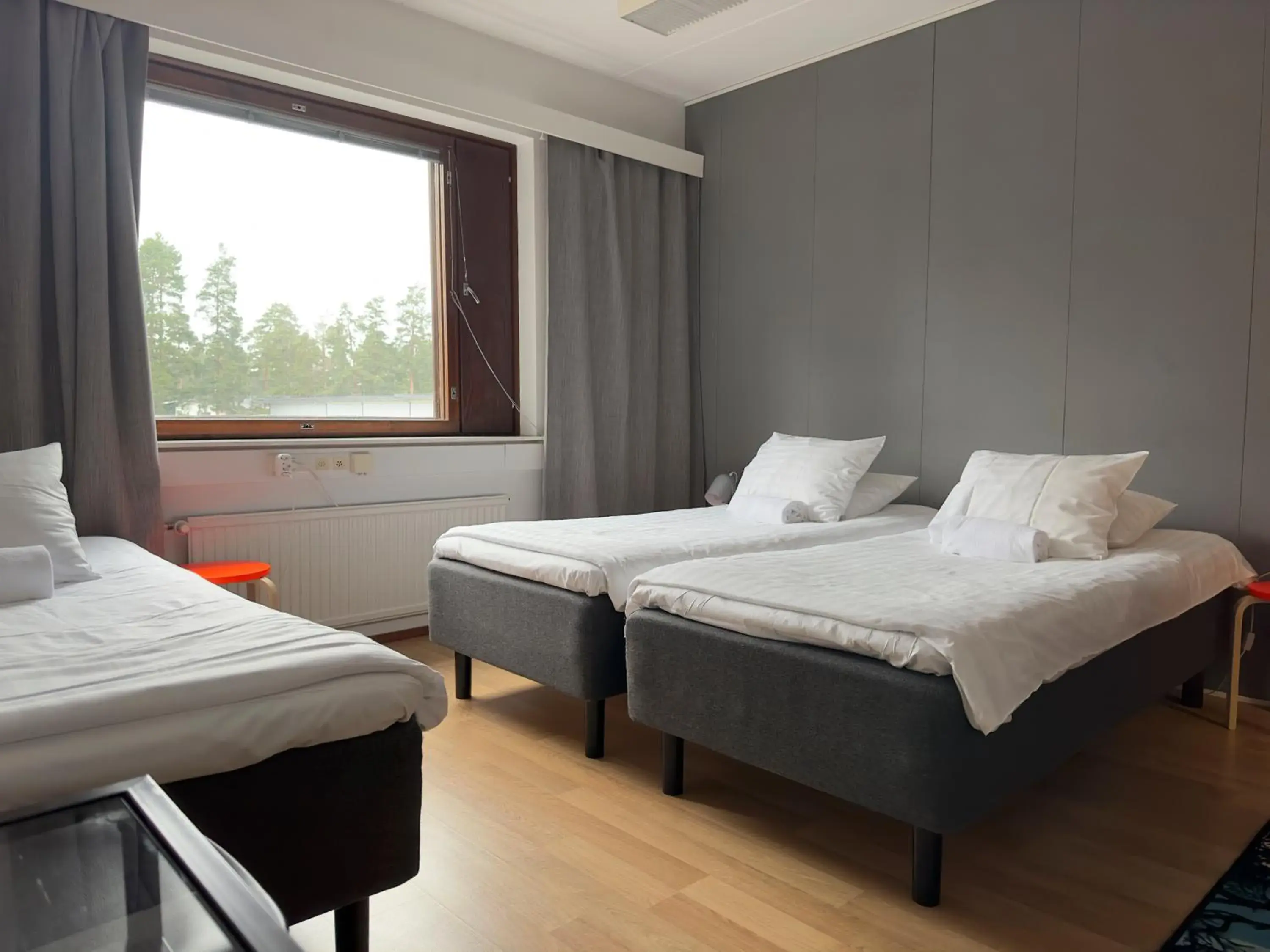 Triple Room with Shared Bathroom in The Rooms Airport - 20Rooms Triple Room with Shared Bathroom in The Rooms Airport - 20Rooms