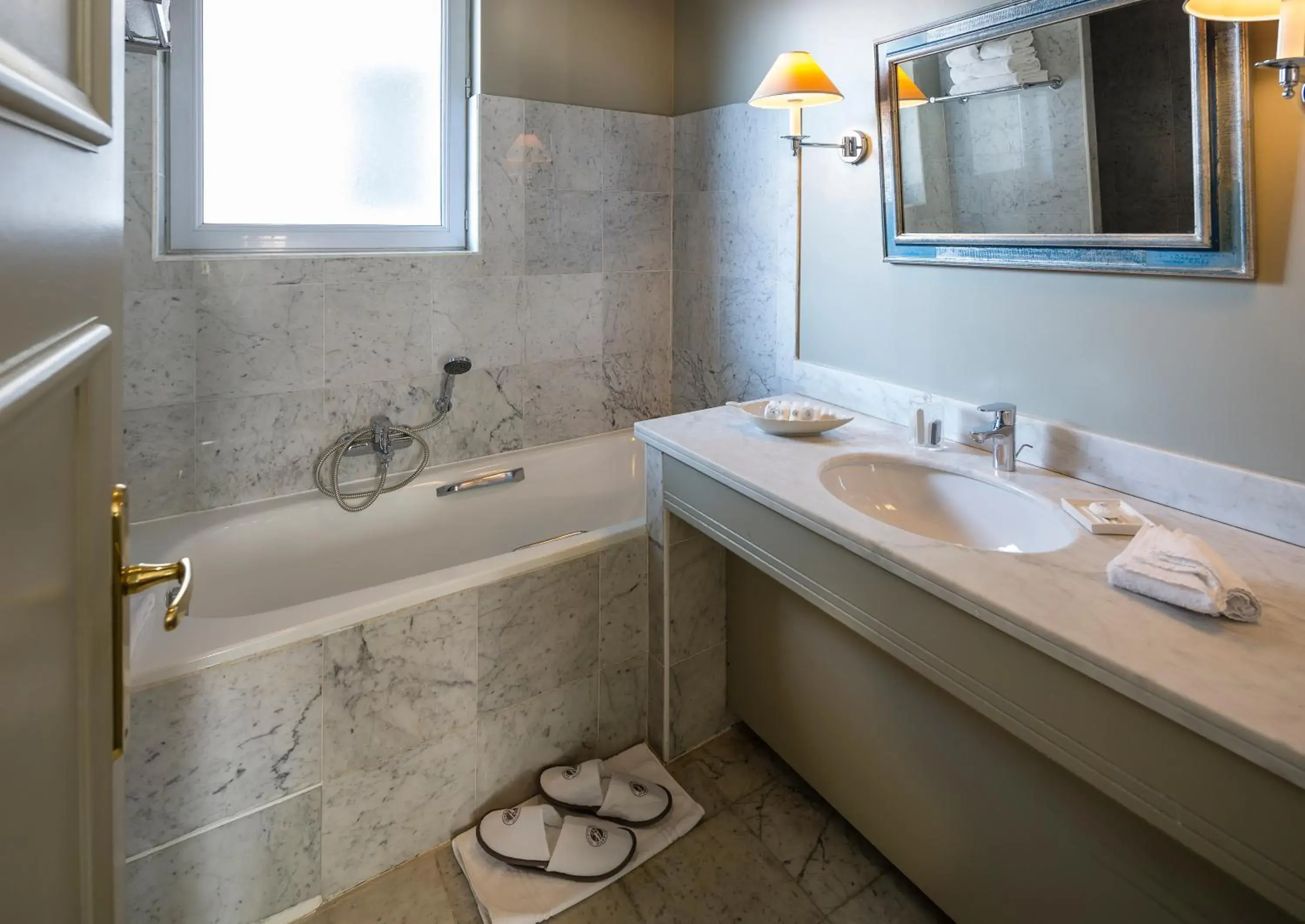 Deluxe Room (Free Wine Tasting) in Le Cavendish Deluxe Room (Free Wine Tasting) in Le Cavendish