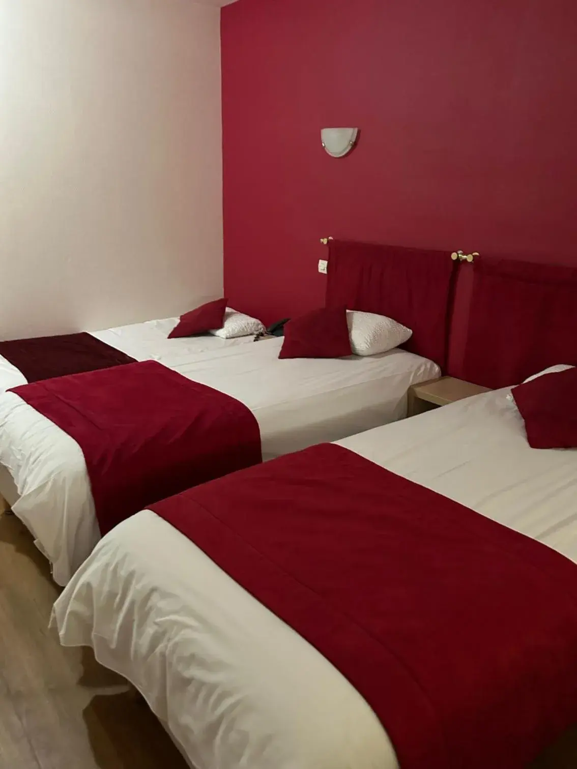 Triple Room in Logis Hôtel restaurant Horizon 117 Triple Room in Logis Hôtel restaurant Horizon 117