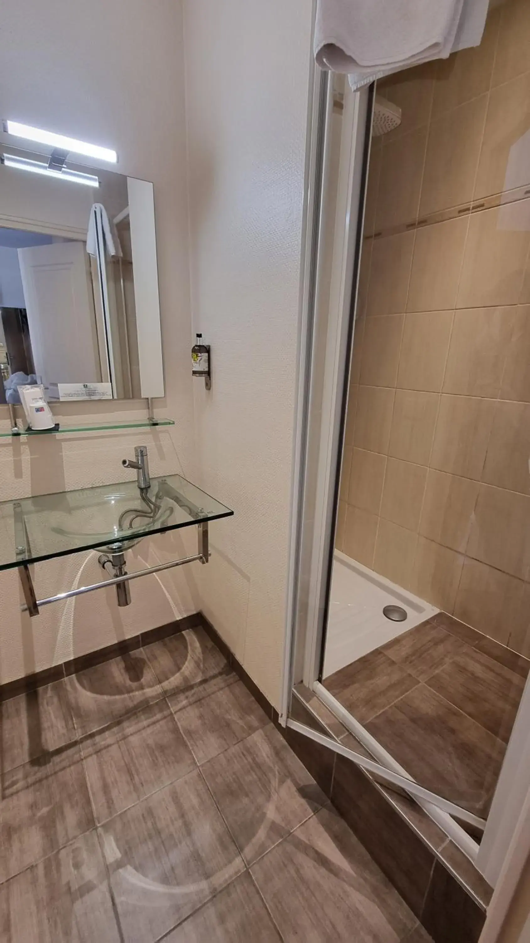 Twin Room in Logis L'Abreuvoir Twin Room in Logis L'Abreuvoir