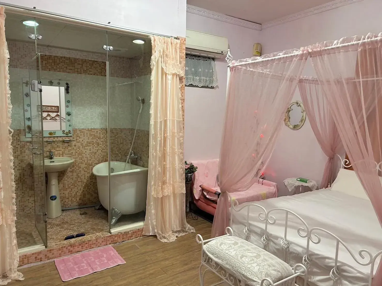 One-Bedroom Suite in Love in Pearl B&B One-Bedroom Suite in Love in Pearl B&B