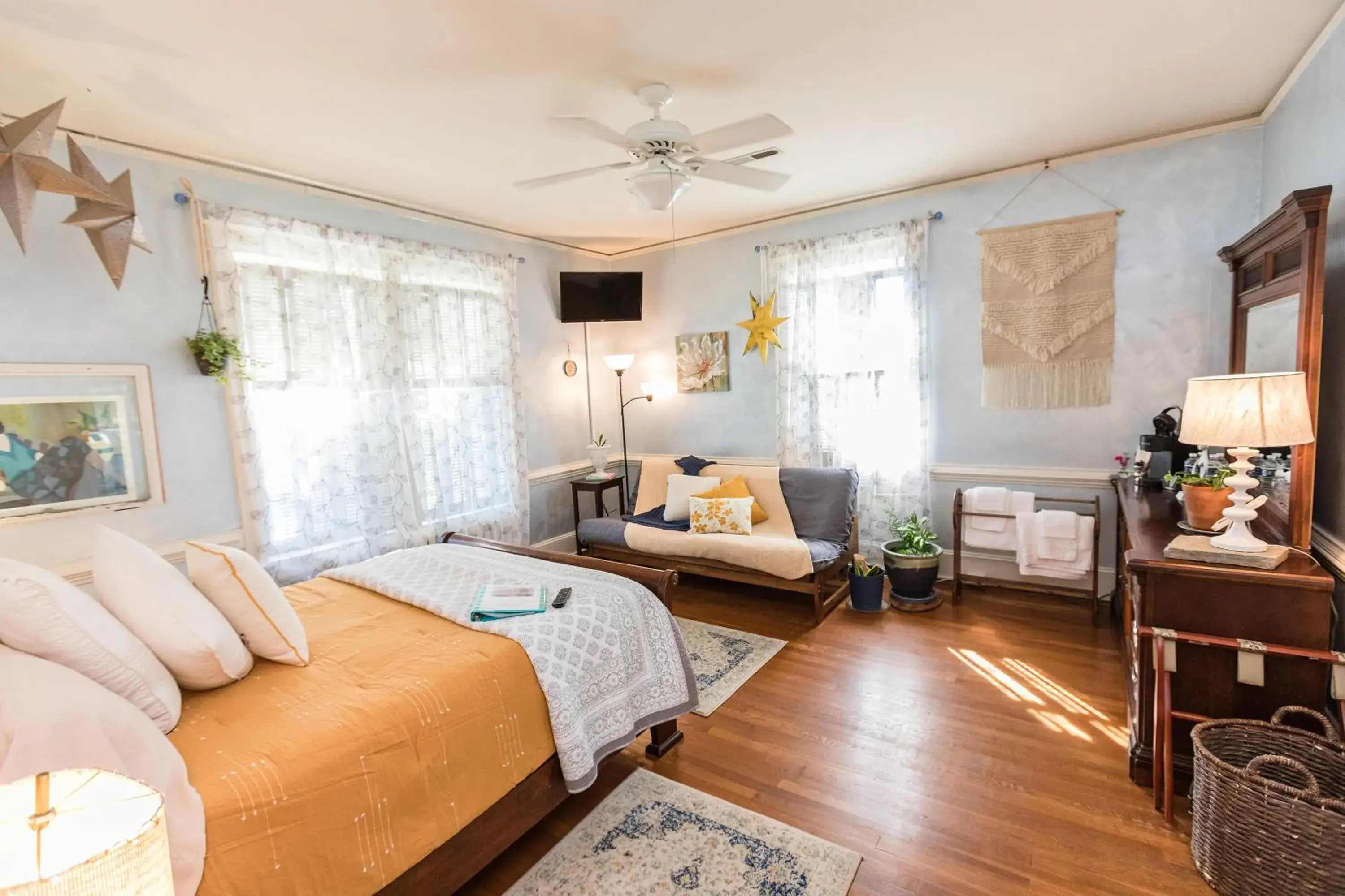 Large Double or Twin Room - single occupancy in West Park Gardens Large Double or Twin Room - single occupancy in West Park Gardens