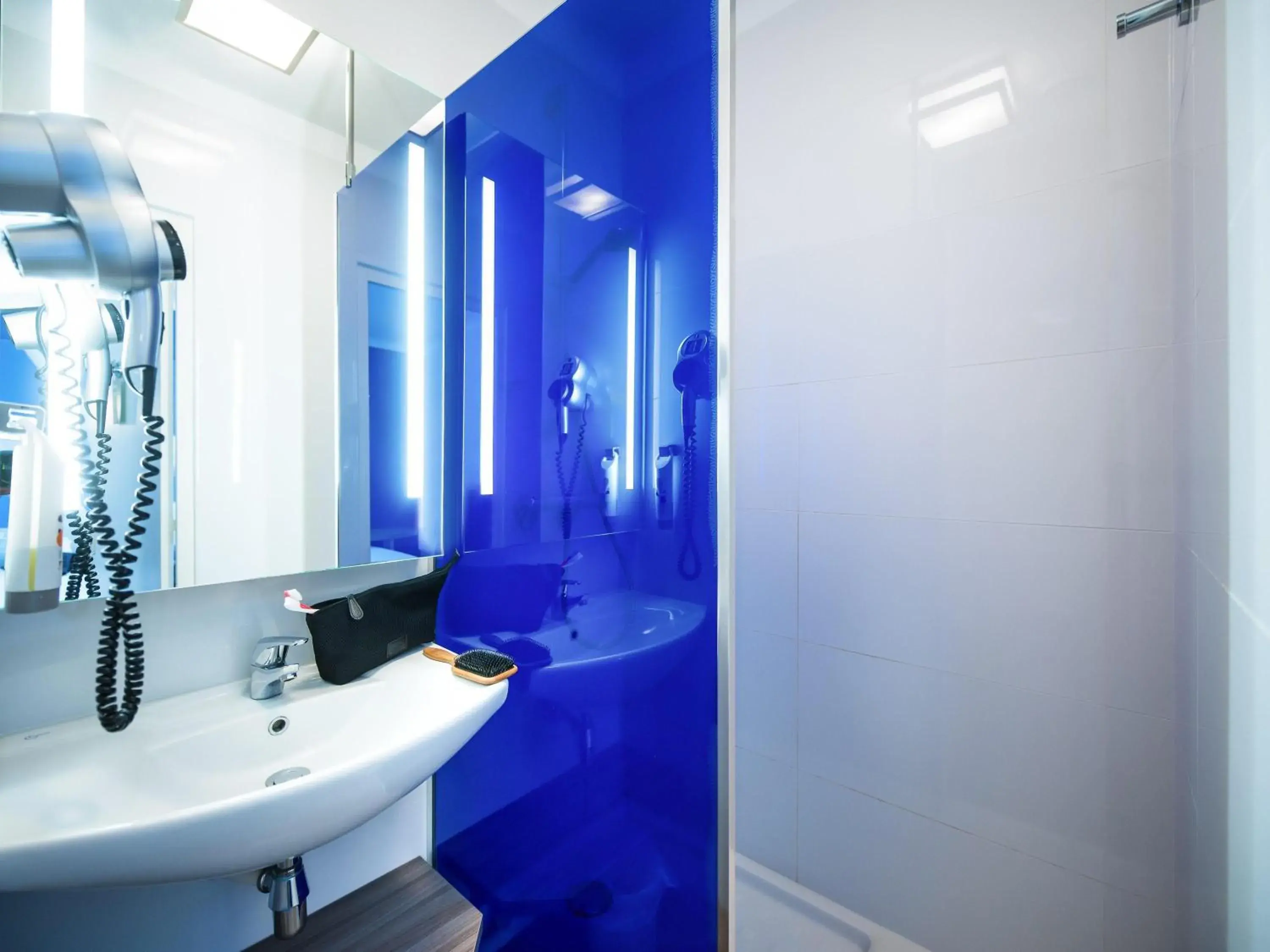 Standard Room with 1 Double Bed in ibis Styles St Gilles Croix de Vie centre-ville Standard Room with 1 Double Bed in ibis Styles St Gilles Croix de Vie centre-ville