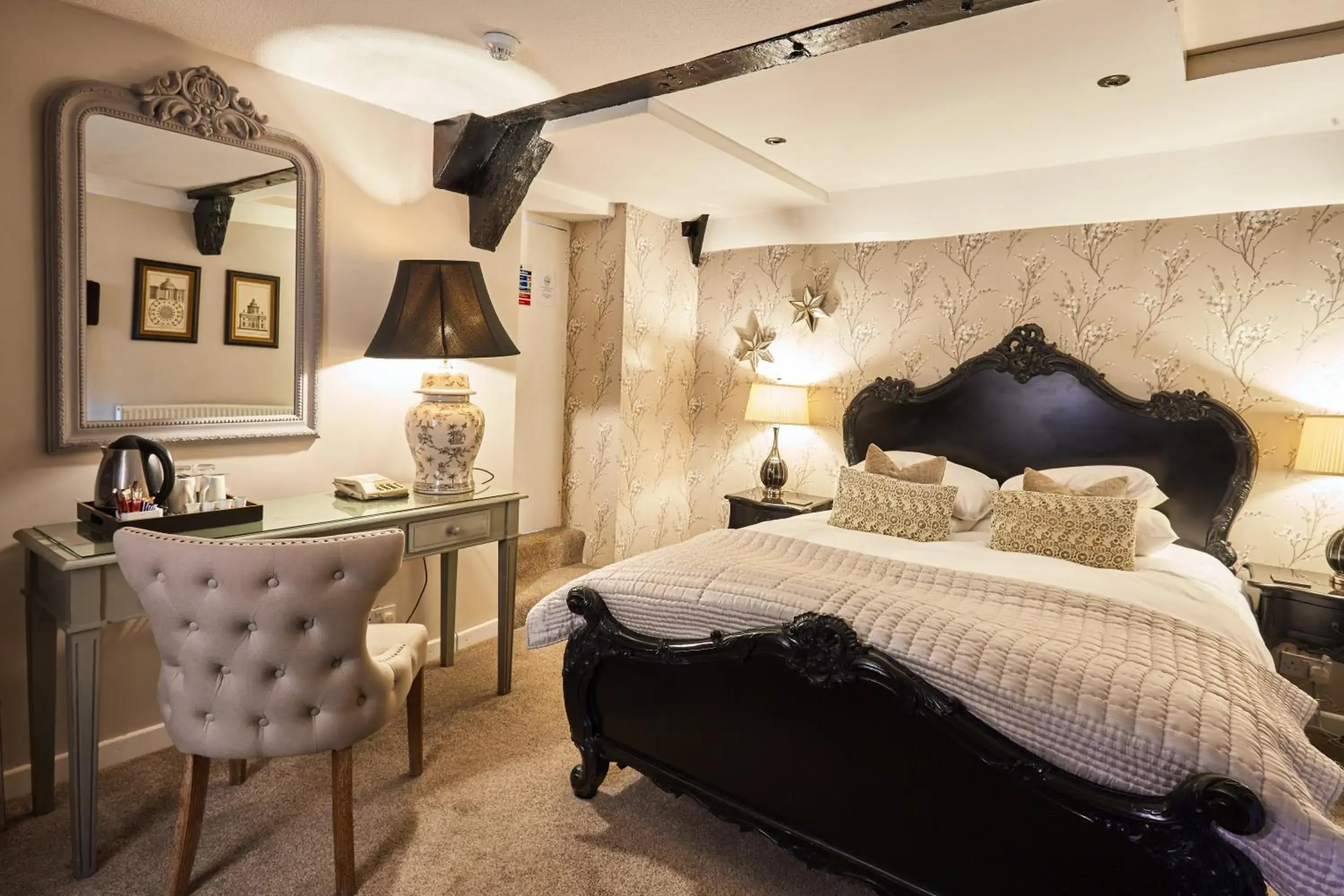 Queen Room in The Ormond At Tetbury Queen Room in The Ormond At Tetbury