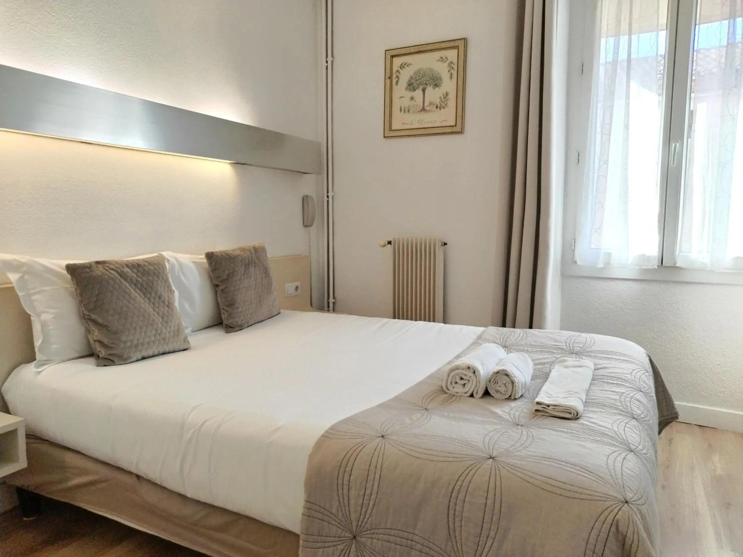 Superior Double Room in Logis Hôtel La Bastide d'Entraigues Superior Double Room in Logis Hôtel La Bastide d'Entraigues