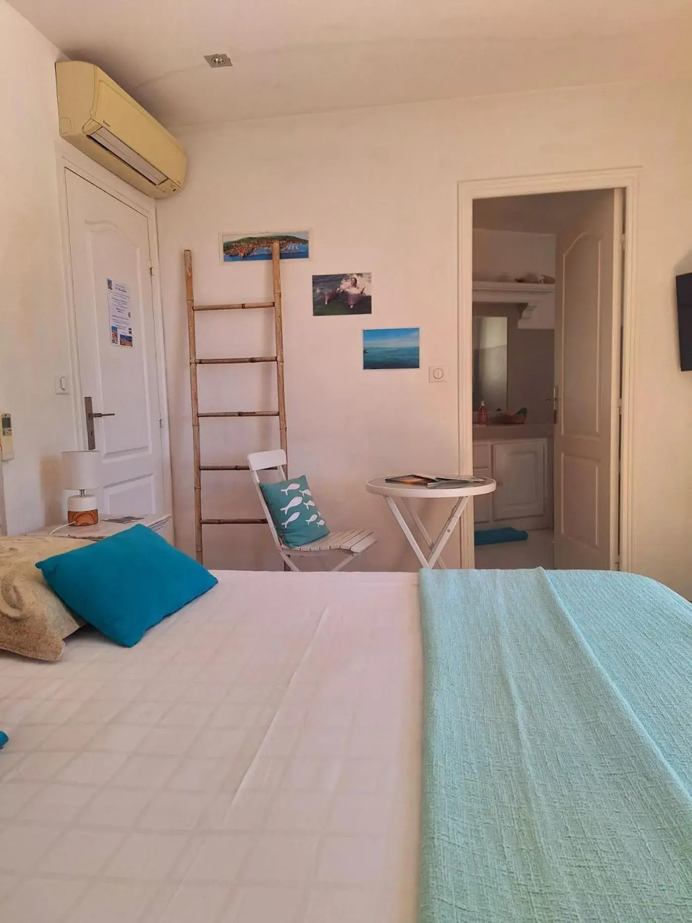 Double Room with Pool View in Villa des Delices Double Room with Pool View in Villa des Delices