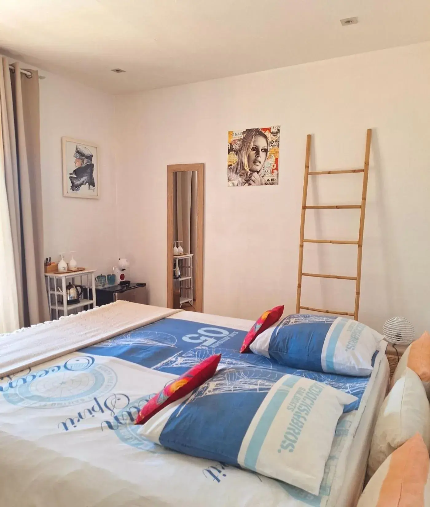 Family Room with Pool View in Villa des Delices Family Room with Pool View in Villa des Delices