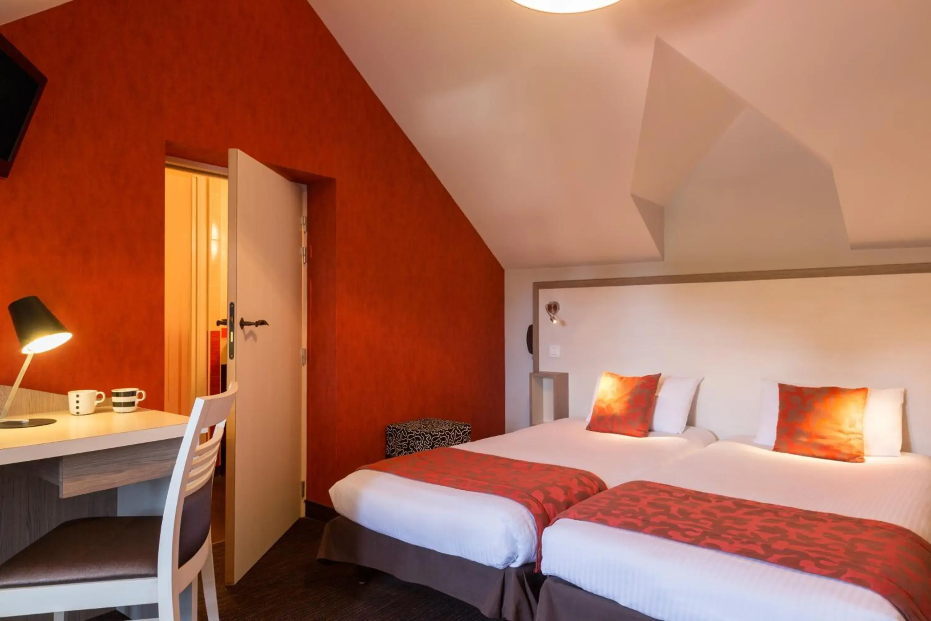 Comfort Twin Room in Domaine Le Martinet, The Originals Relais Comfort Twin Room in Domaine Le Martinet, The Originals Relais