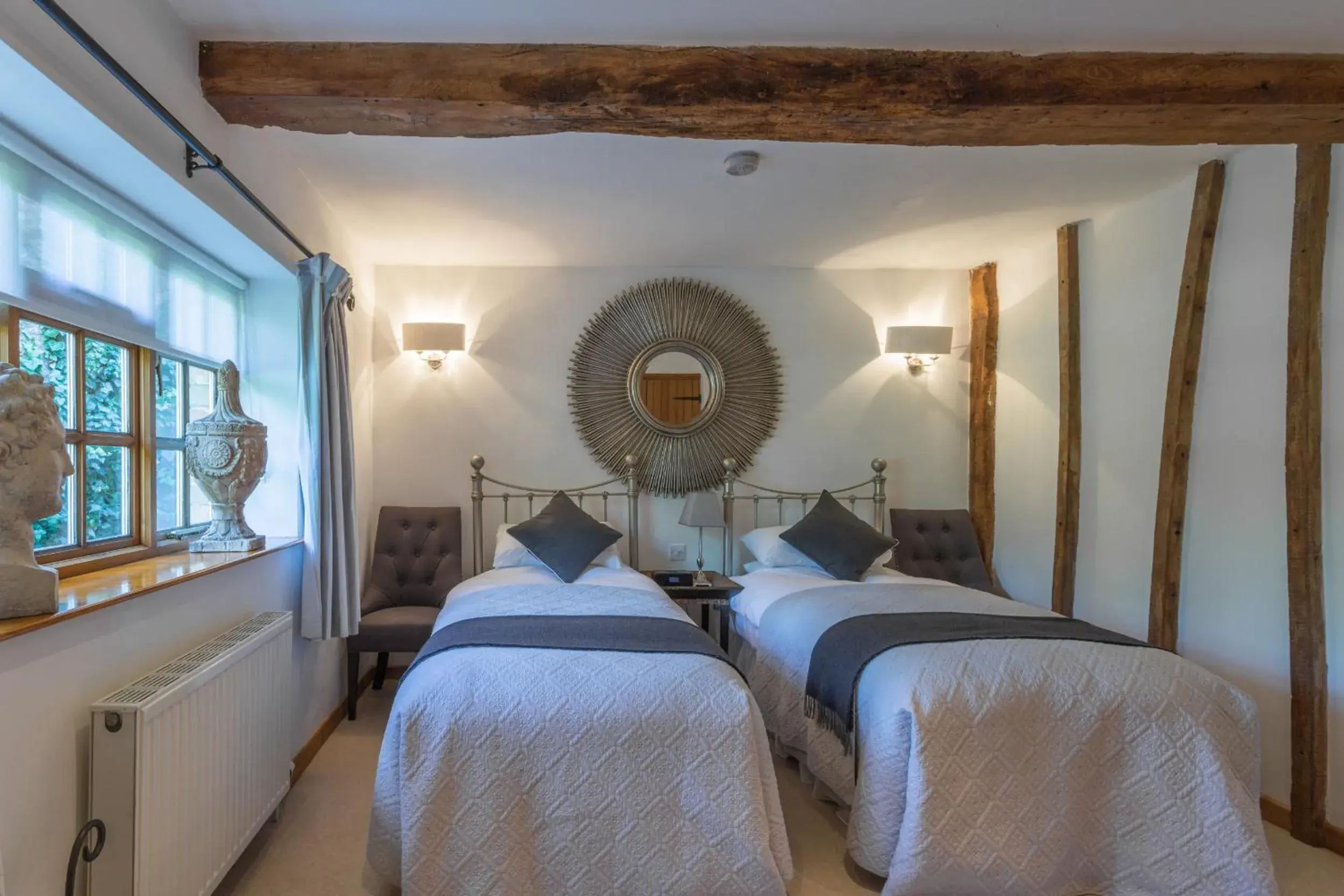 Twin Room with Shower in Blounts Court Farm Twin Room with Shower in Blounts Court Farm