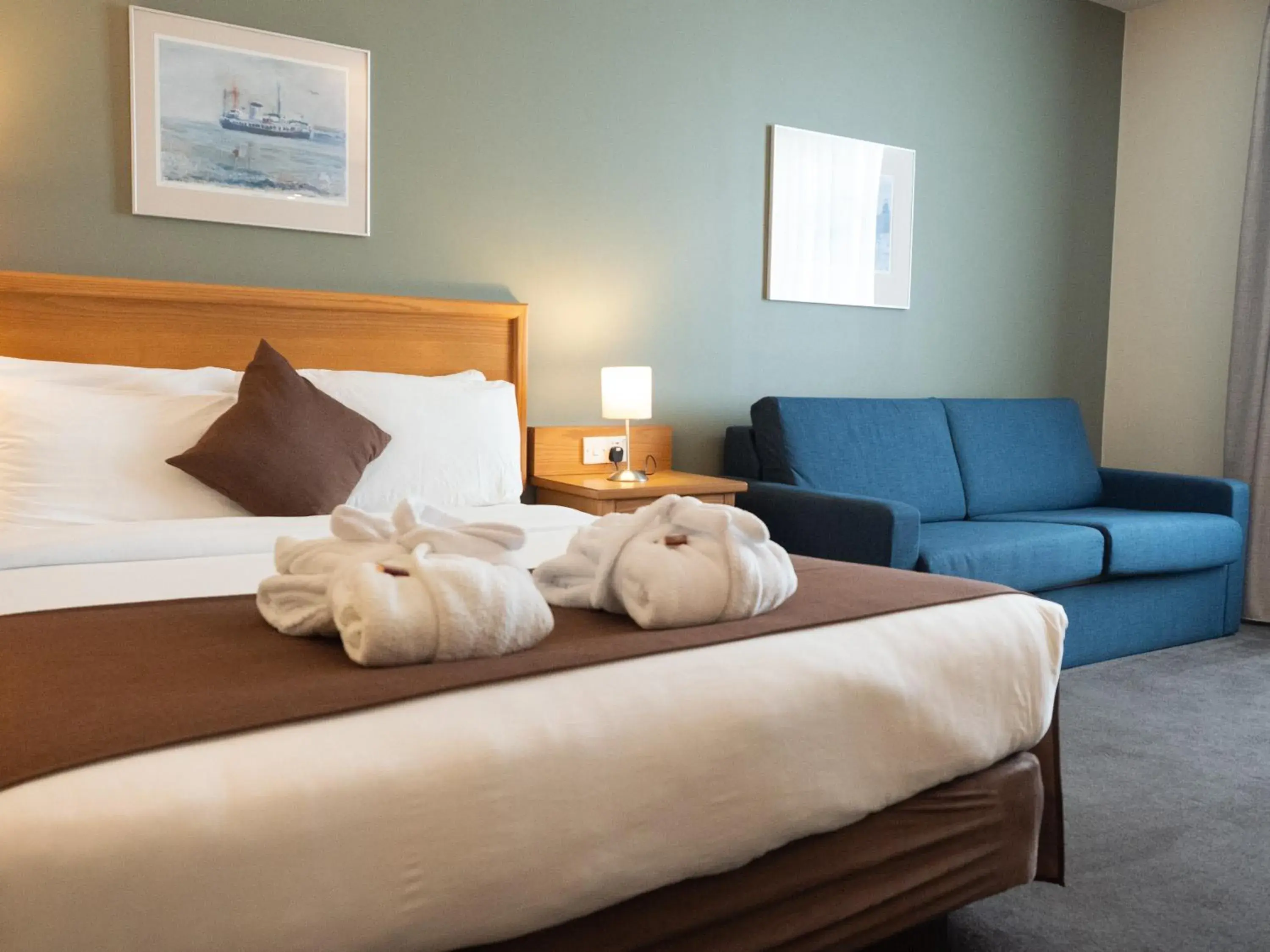 Double Room with Sofa in Future Inn Cardiff Bay Double Room with Sofa in Future Inn Cardiff Bay