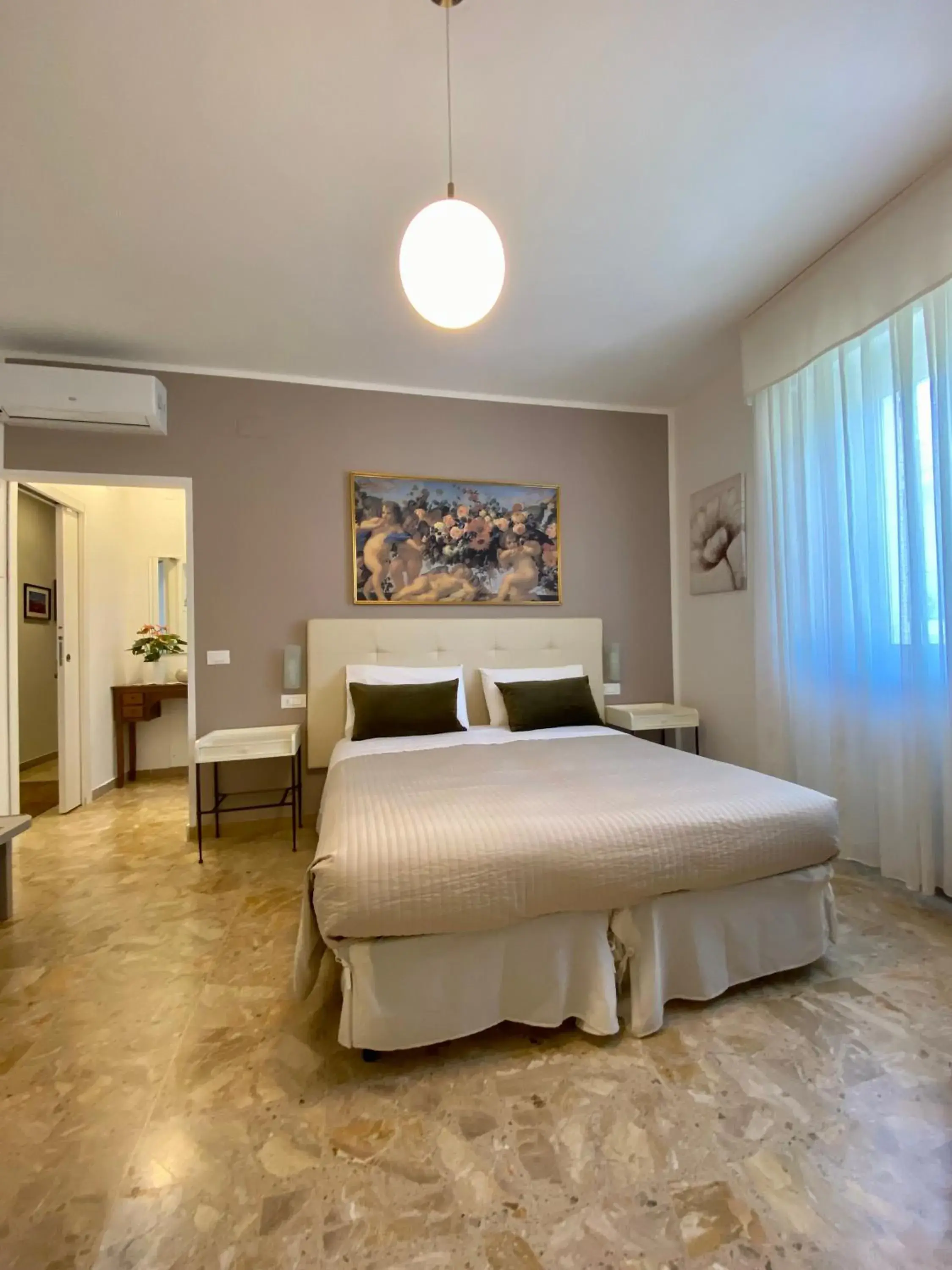 Triple Room with Private Bathroom in A Due Passi B&B Triple Room with Private Bathroom in A Due Passi B&B