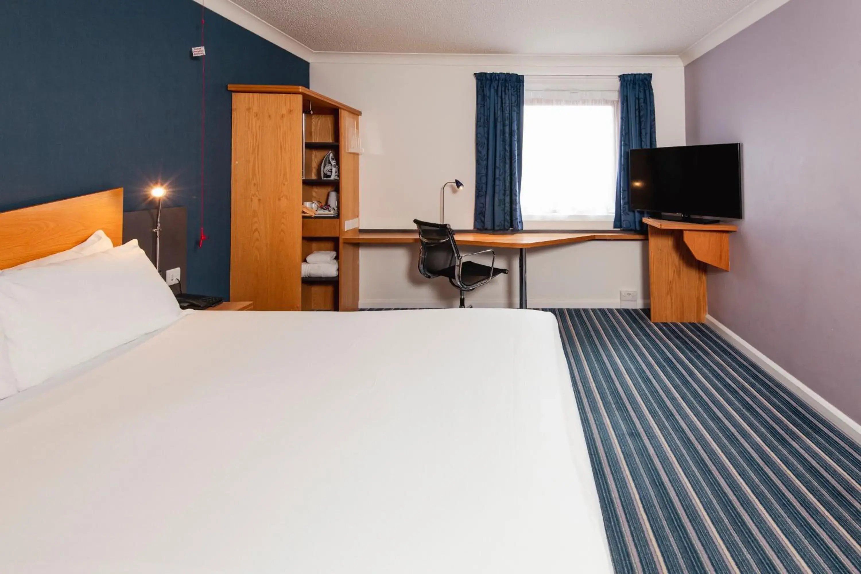 Double Room with Free Hot Breakfast - Accessible in Holiday Inn Express Inverness by IHG Double Room with Free Hot Breakfast - Accessible in Holiday Inn Express Inverness by IHG