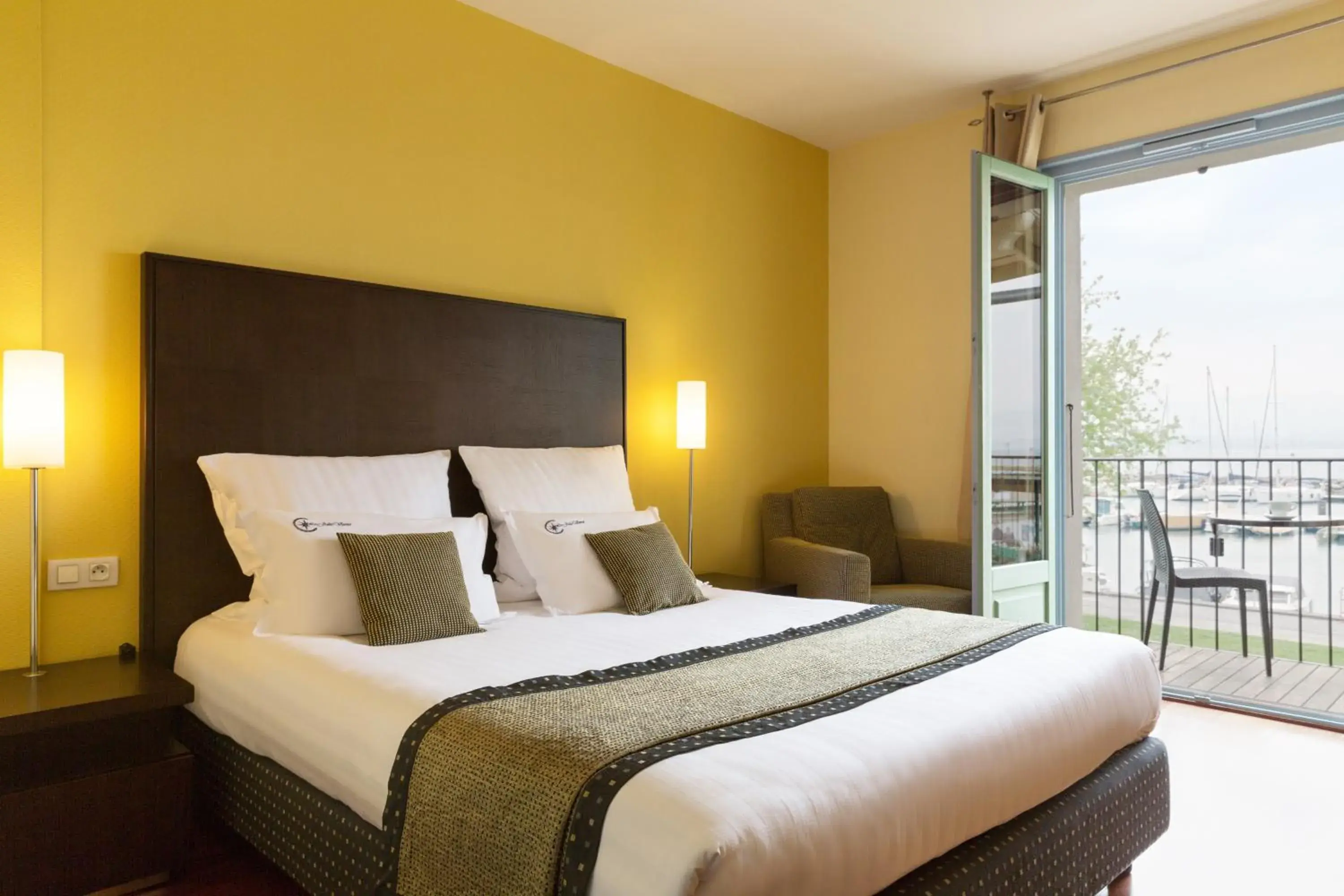 Double or Twin Room with Balcony in Hôtel La Riviera Victoria Double or Twin Room with Balcony in Hôtel La Riviera Victoria