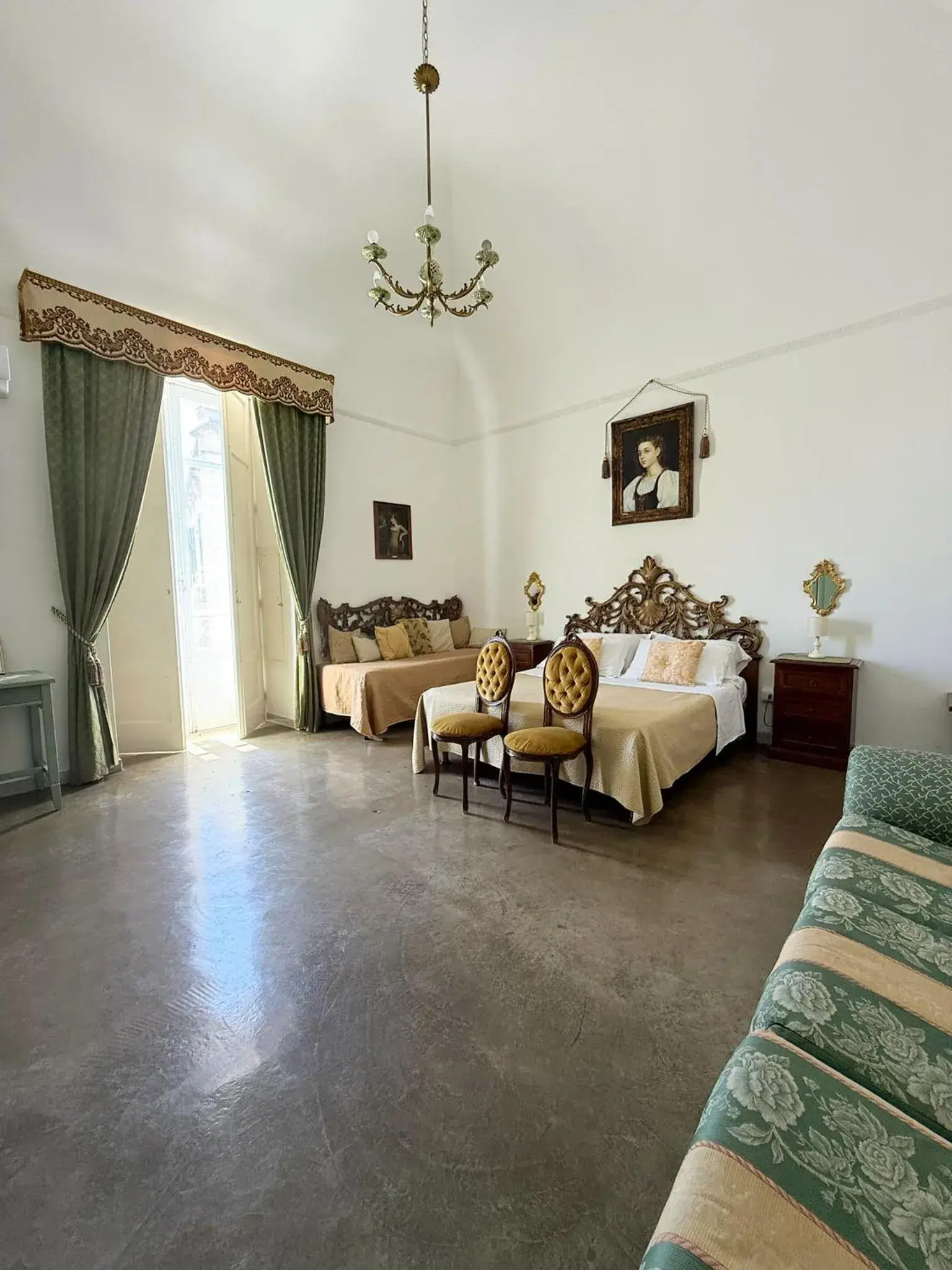 Family Room with Balcony - single occupancy in DONNA LUCREZIA b&b Boutique Hotel Style - Business & Relax Family Room with Balcony - single occupancy in DONNA LUCREZIA b&b Boutique Hotel Style - Business & Relax