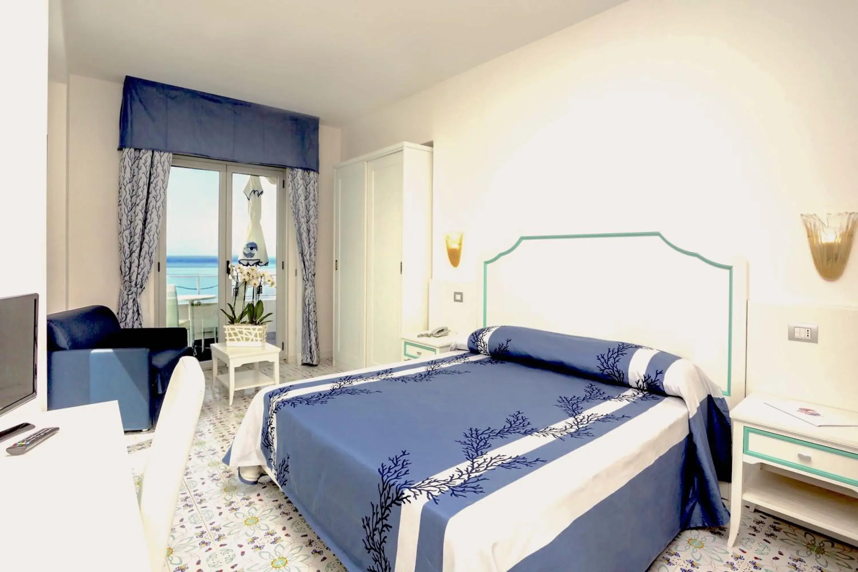 Comfort Double Room with Sea View in Hotel Ferretti Comfort Double Room with Sea View in Hotel Ferretti