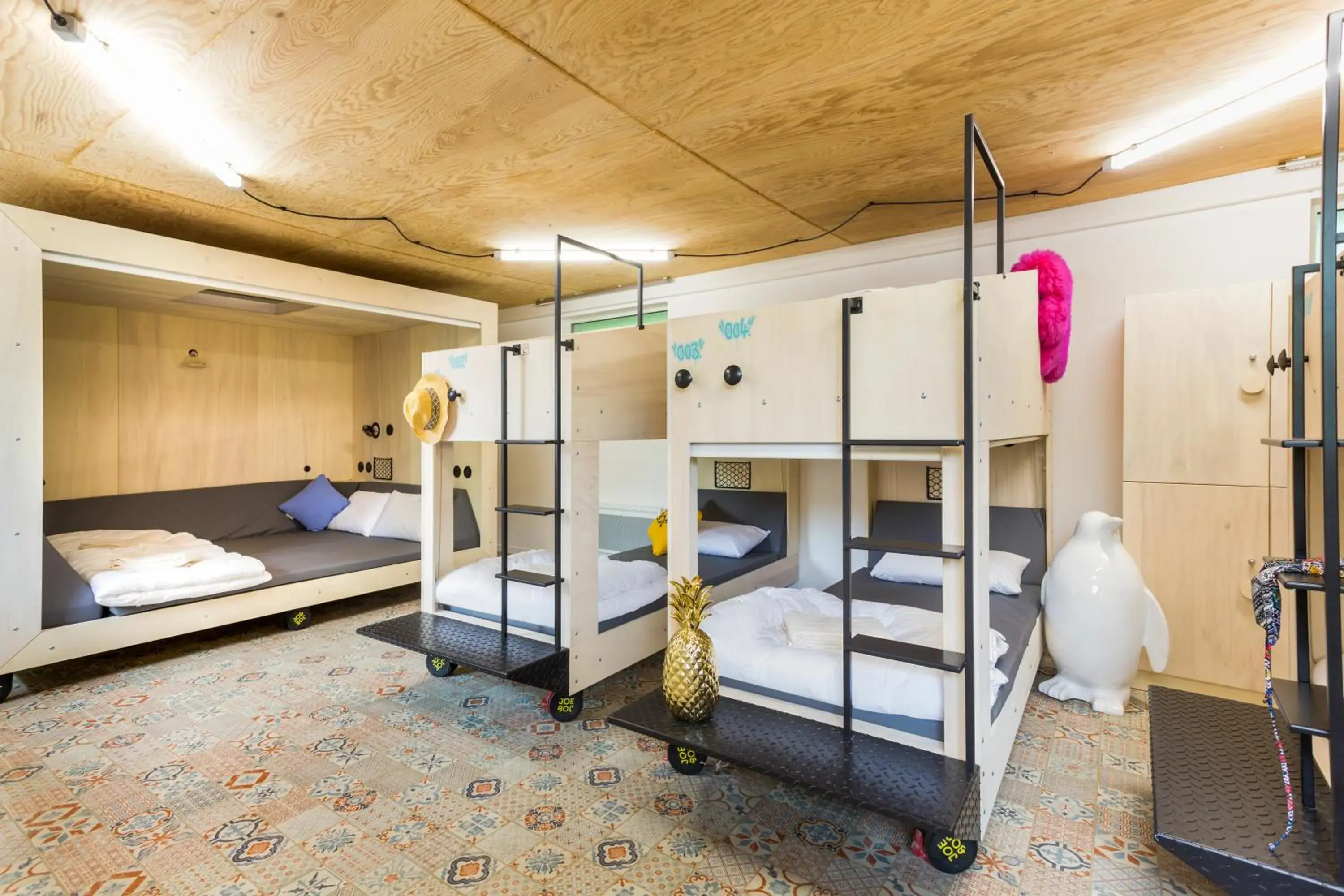 Private Bedroom for 12 people with shared bathroom in JO&JOE Hossegor Private Bedroom for 12 people with shared bathroom in JO&JOE Hossegor