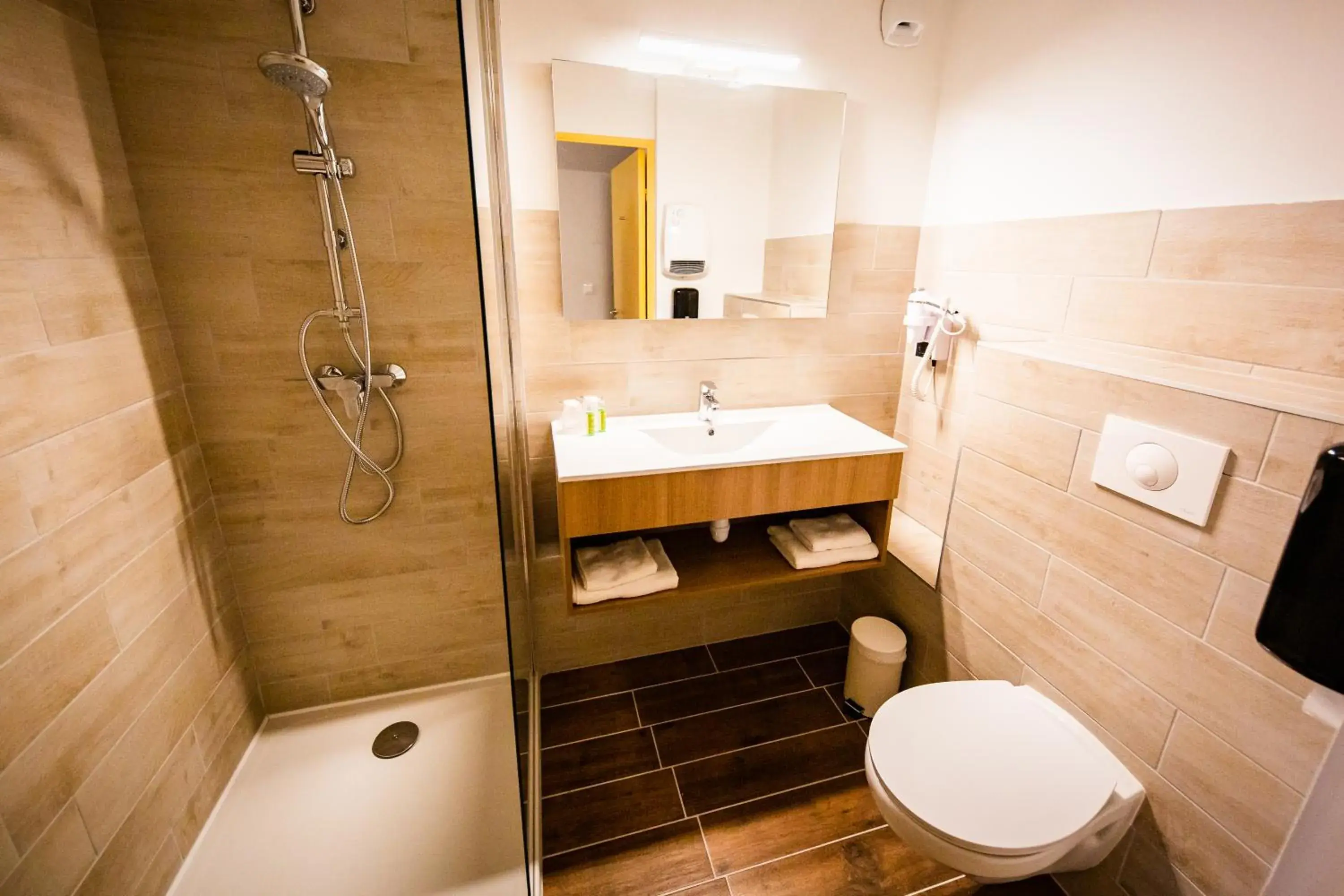 Double Room with Harbor View in Hotel du Trégor Double Room with Harbor View in Hotel du Trégor