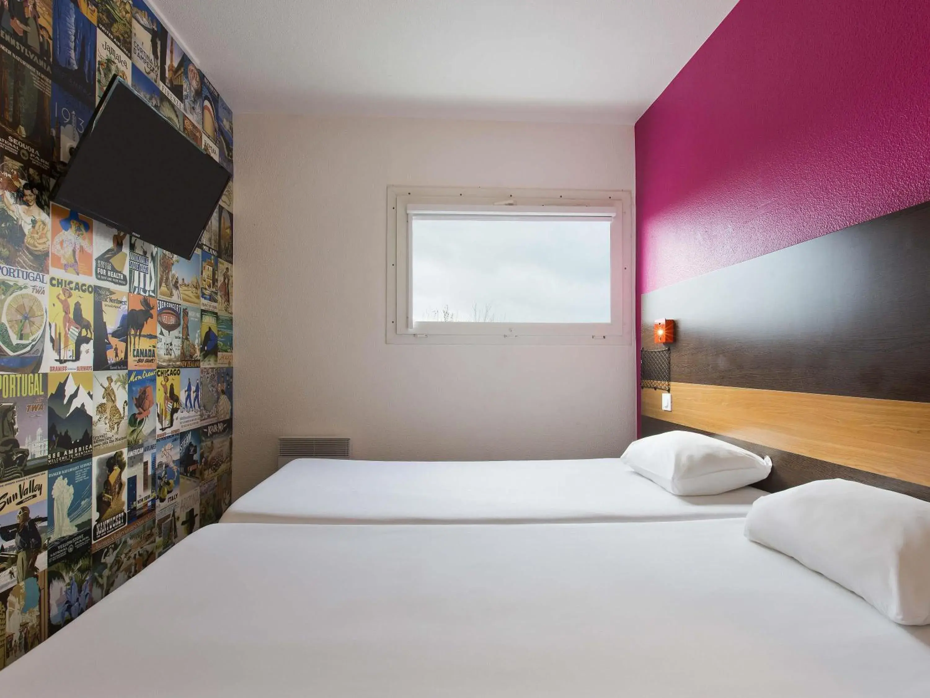 Twin Side Car Room in Hotel F1 Maurepas Twin Side Car Room in Hotel F1 Maurepas