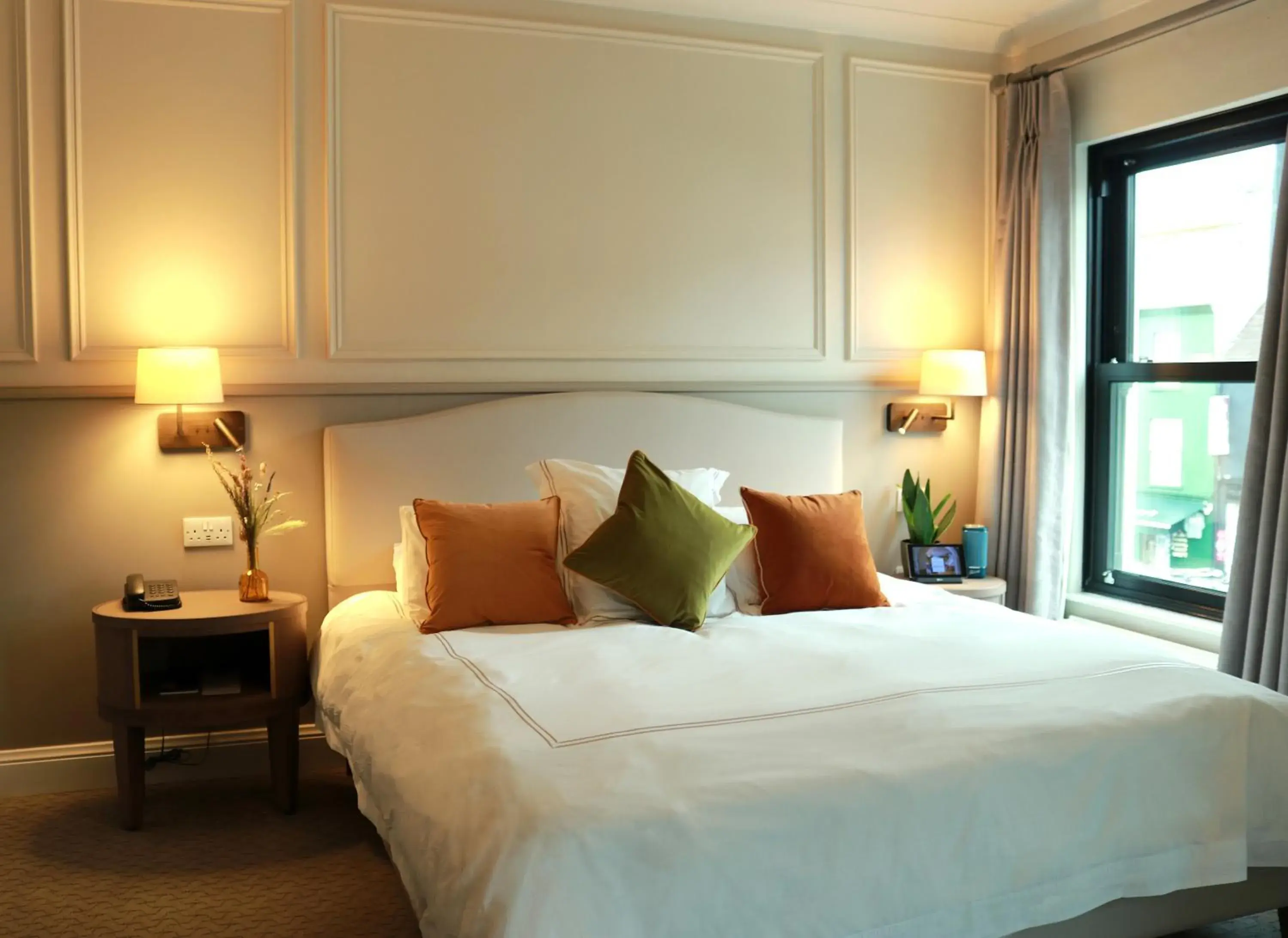 William Street King Room with Sofa Bed in The Lansdowne Kenmare William Street King Room with Sofa Bed in The Lansdowne Kenmare