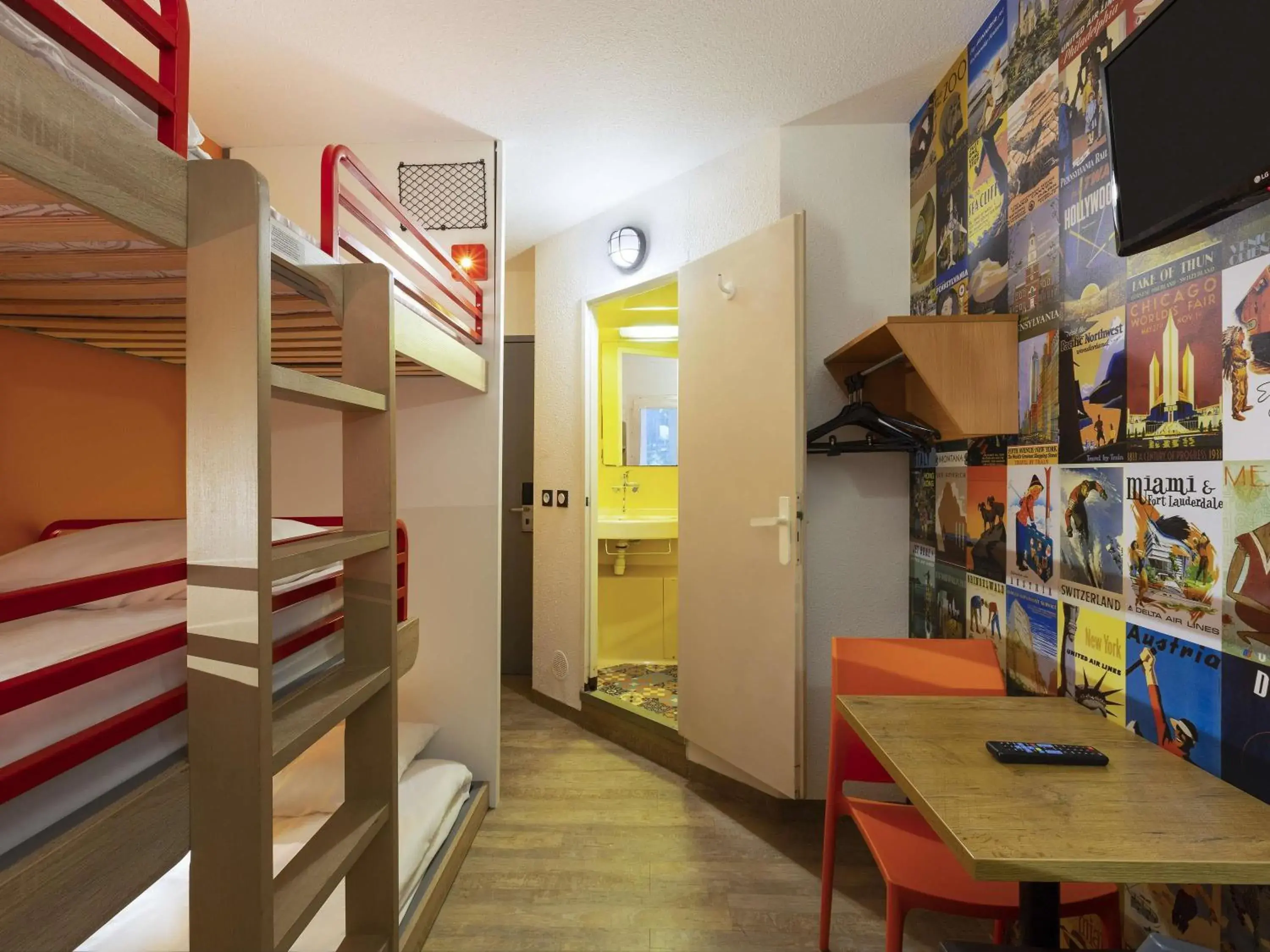 Cabrio Triple Room with Private Bathroom in hotelF1 Nemours Cabrio Triple Room with Private Bathroom in hotelF1 Nemours