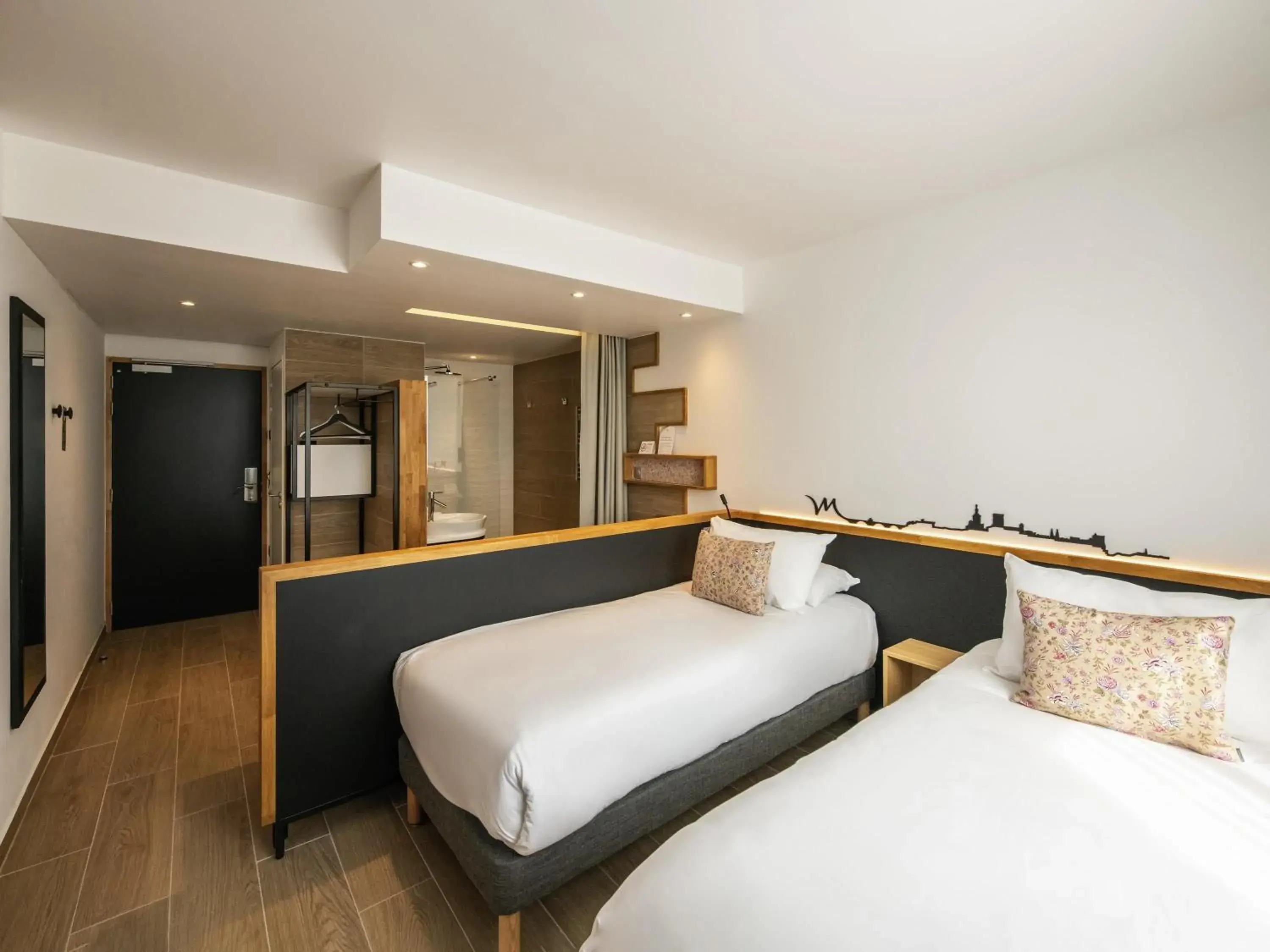 Classic Twin Room in Mercure Avignon Gare TGV Classic Twin Room in Mercure Avignon Gare TGV