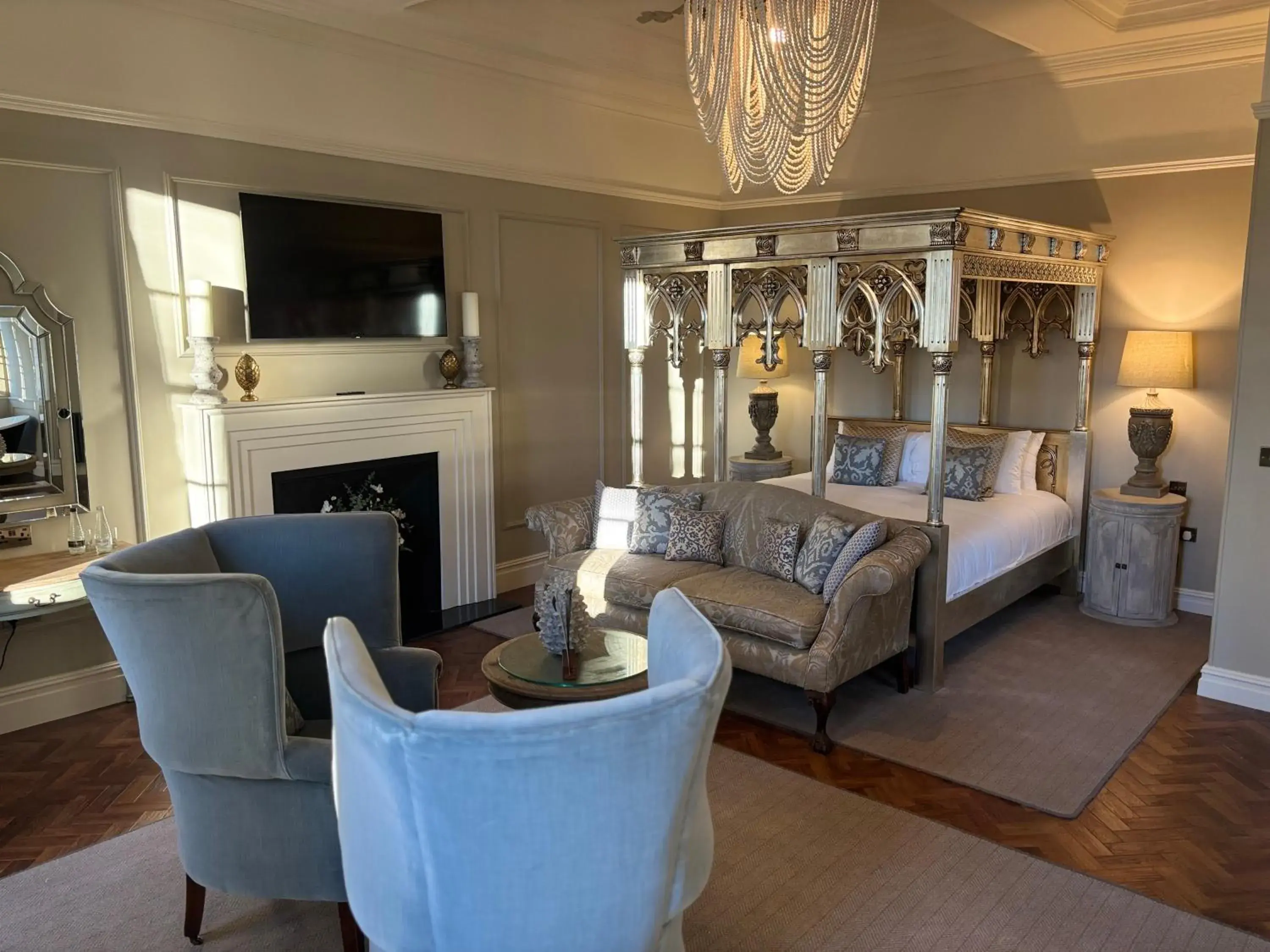 Deluxe Suite in Manor House Hotel Deluxe Suite in Manor House Hotel